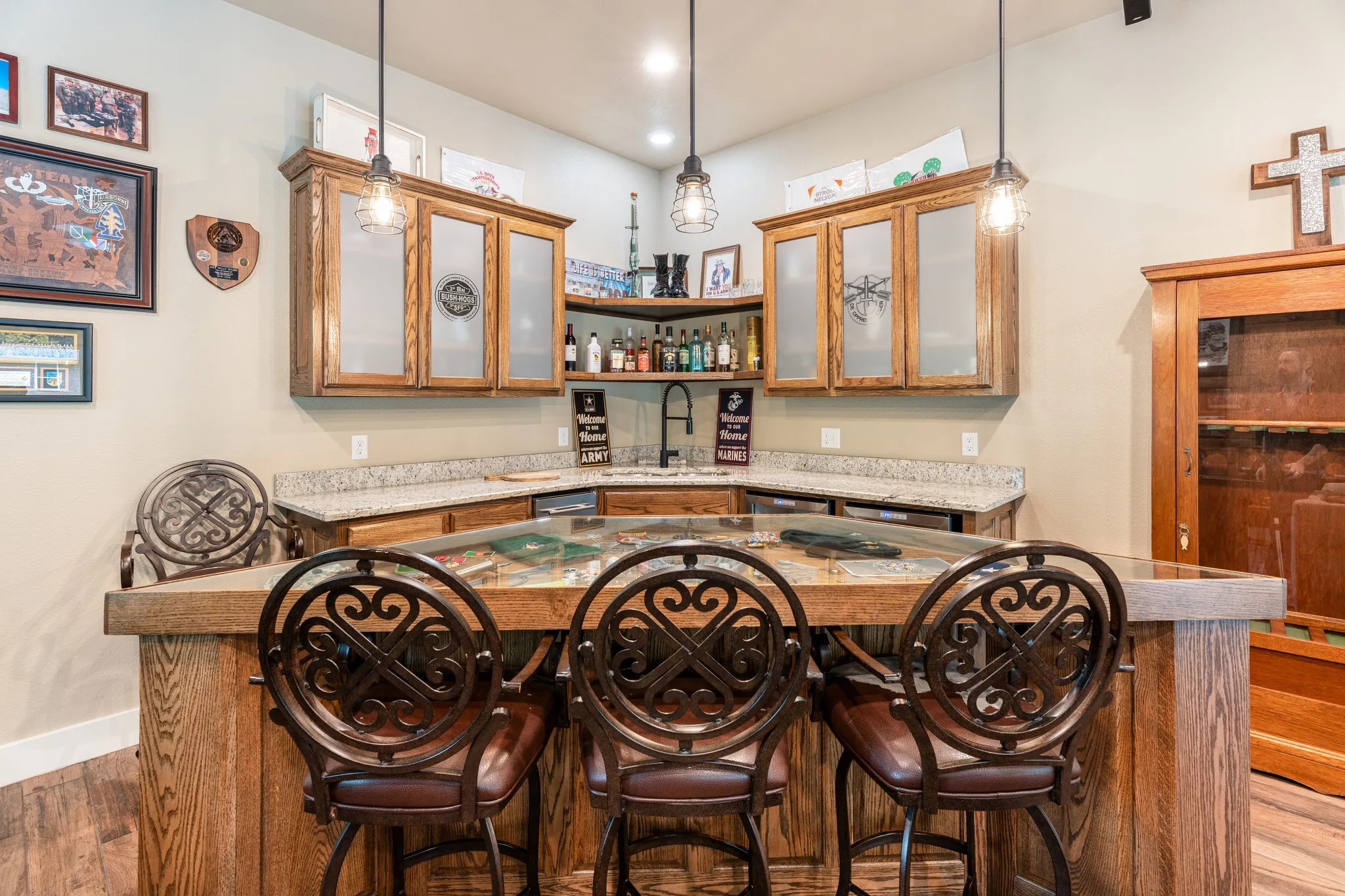 Single Family Residence For Sale in Hood County , 10008 Flight Plan Drive, Granbury, Texas 76049, 4 Bedroom, 3 Bathroom, 3 Garage spaces, 3,195 Sqft, built in 1996, Preowned, mls#21249742, Real Estate Agent in Granbury, Homes For Sale in Hood county, Homes For Sale in Granbury, Realtor in Granbury Texas, Real Estate Brokerage Independent Realty Texas, Luminita Cordes Realtor