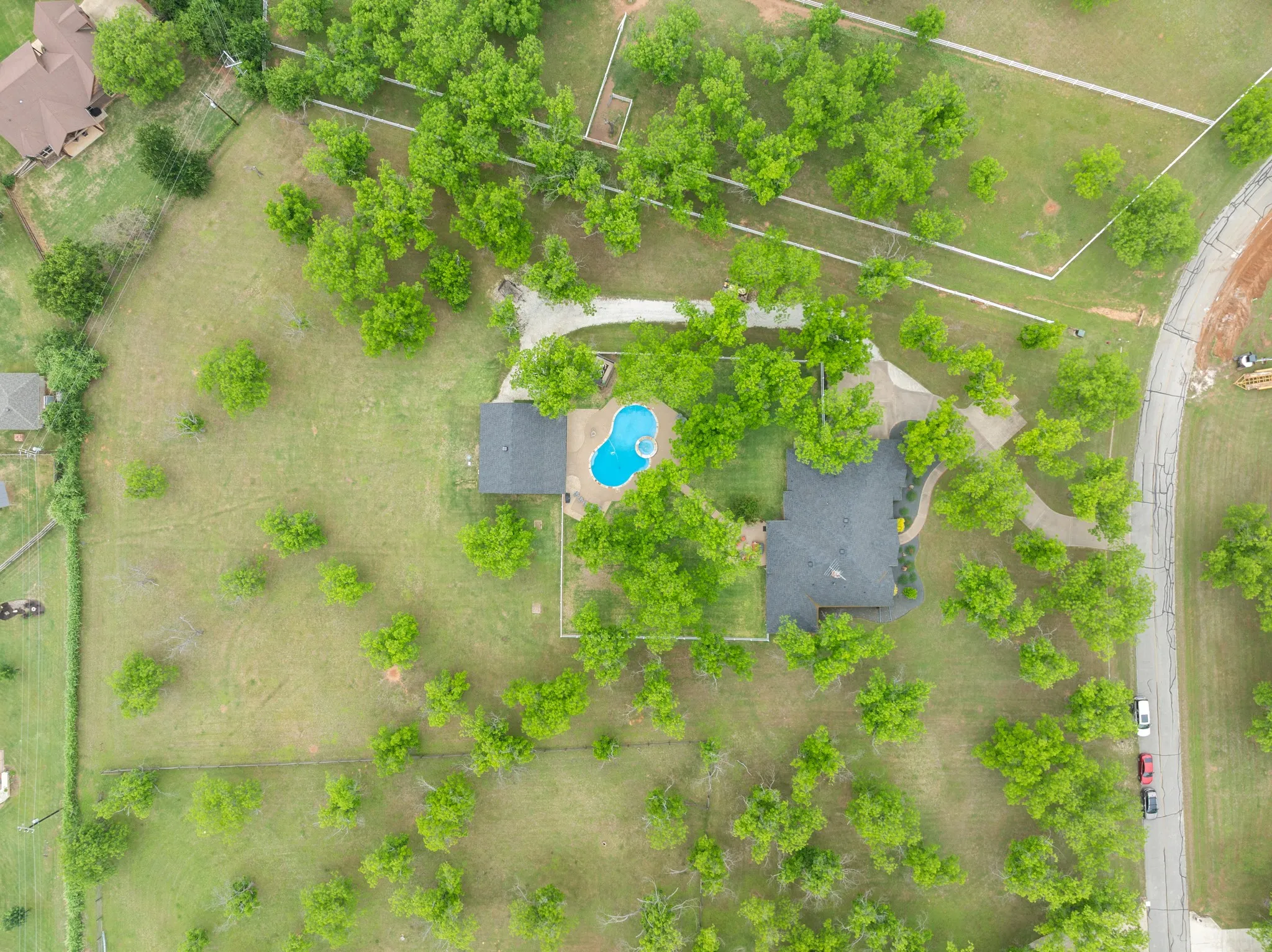 Single Family Residence For Sale in Hood County , 10008 Flight Plan Drive, Granbury, Texas 76049, 4 Bedroom, 3 Bathroom, 3 Garage spaces, 3,195 Sqft, built in 1996, Preowned, mls#21249742, Real Estate Agent in Granbury, Homes For Sale in Hood county, Homes For Sale in Granbury, Realtor in Granbury Texas, Real Estate Brokerage Independent Realty Texas, Luminita Cordes Realtor