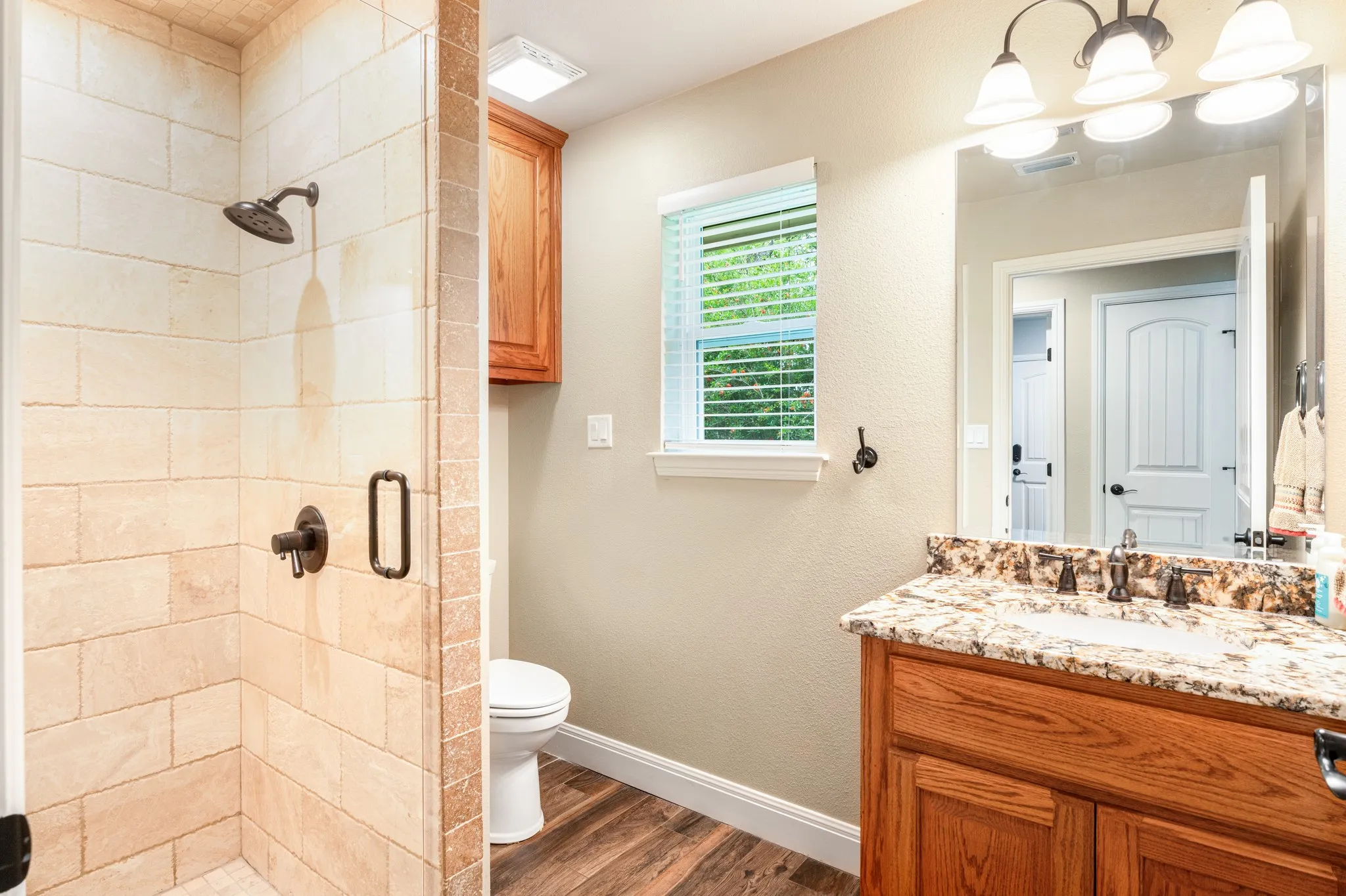 Single Family Residence For Sale in Hood County , 10008 Flight Plan Drive, Granbury, Texas 76049, 4 Bedroom, 3 Bathroom, 3 Garage spaces, 3,195 Sqft, built in 1996, Preowned, mls#21249742, Real Estate Agent in Granbury, Homes For Sale in Hood county, Homes For Sale in Granbury, Realtor in Granbury Texas, Real Estate Brokerage Independent Realty Texas, Luminita Cordes Realtor