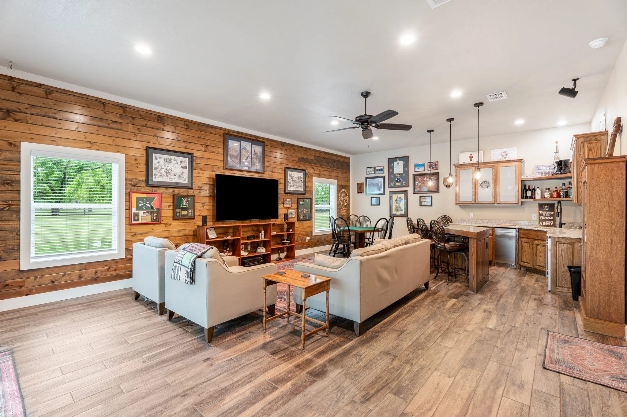 Single Family Residence For Sale in Hood County , 10008 Flight Plan Drive, Granbury, Texas 76049, 4 Bedroom, 3 Bathroom, 3 Garage spaces, 3,195 Sqft, built in 1996, Preowned, mls#21249742, Real Estate Agent in Granbury, Homes For Sale in Hood county, Homes For Sale in Granbury, Realtor in Granbury Texas, Real Estate Brokerage Independent Realty Texas, Luminita Cordes Realtor