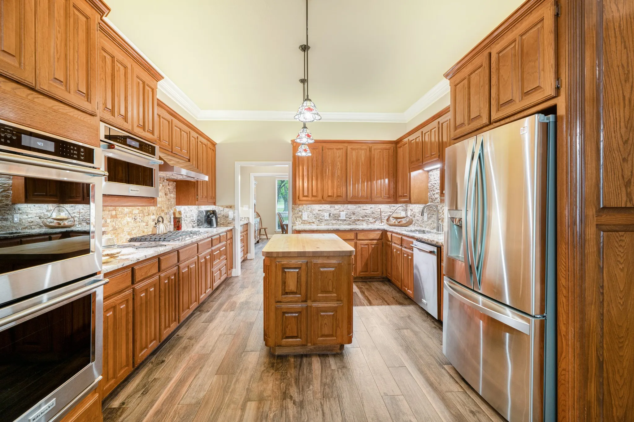 Single Family Residence For Sale in Hood County , 10008 Flight Plan Drive, Granbury, Texas 76049, 4 Bedroom, 3 Bathroom, 3 Garage spaces, 3,195 Sqft, built in 1996, Preowned, mls#21249742, Real Estate Agent in Granbury, Homes For Sale in Hood county, Homes For Sale in Granbury, Realtor in Granbury Texas, Real Estate Brokerage Independent Realty Texas, Luminita Cordes Realtor
