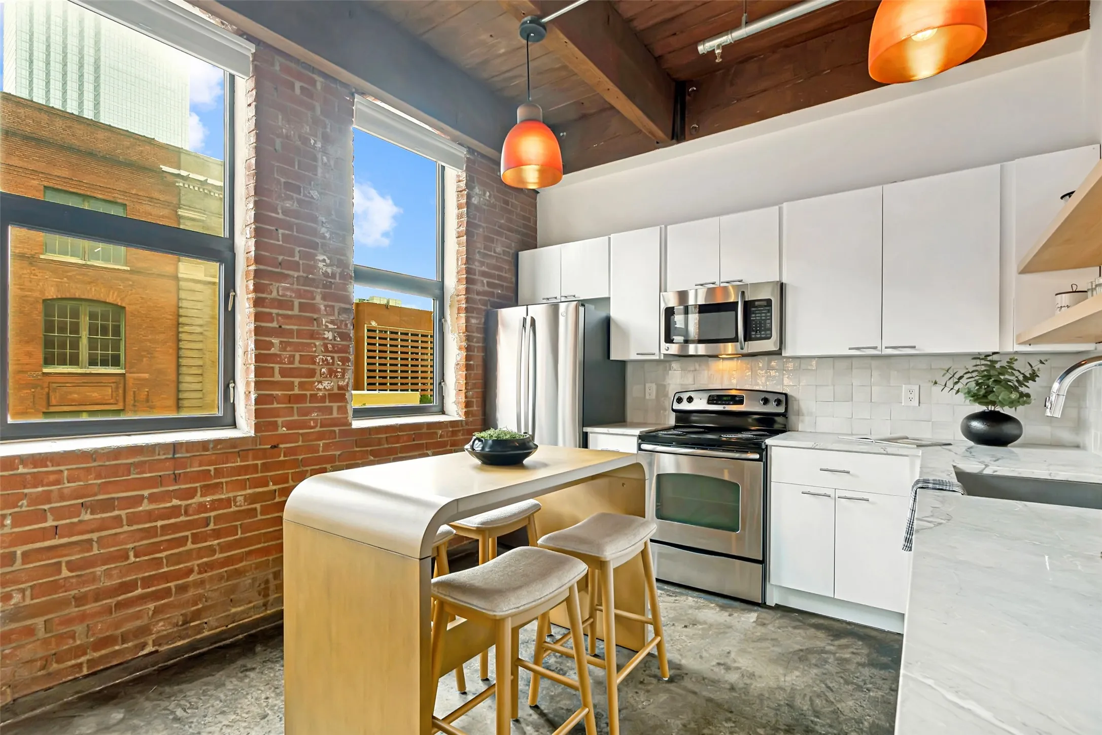 Condominium For Sale in Dallas County , 509 Elm Street 503, Dallas, Texas 75202, 1 Bedroom, 1 Bathroom, Garage spaces, 845 Sqft, built in 1930, Preowned, mls#21258797, Real Estate Agent in Dallas, Homes For Sale in Dallas county, Homes For Sale in Dallas, Realtor in Dallas Texas, Real Estate Brokerage Independent Realty Texas, Luminita Cordes Realtor