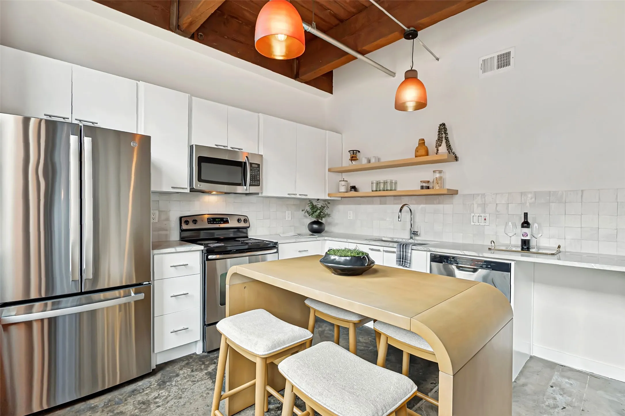 Condominium For Sale in Dallas County , 509 Elm Street 503, Dallas, Texas 75202, 1 Bedroom, 1 Bathroom, Garage spaces, 845 Sqft, built in 1930, Preowned, mls#21258797, Real Estate Agent in Dallas, Homes For Sale in Dallas county, Homes For Sale in Dallas, Realtor in Dallas Texas, Real Estate Brokerage Independent Realty Texas, Luminita Cordes Realtor