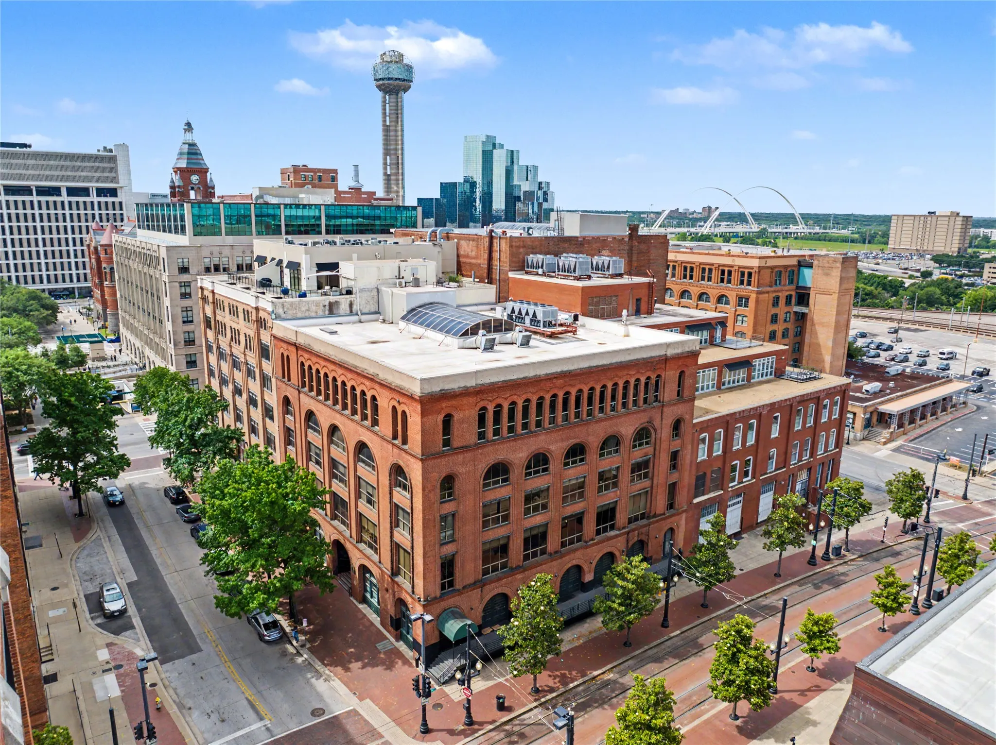 Condominium For Sale in Dallas County , 509 Elm Street 503, Dallas, Texas 75202, 1 Bedroom, 1 Bathroom, Garage spaces, 845 Sqft, built in 1930, Preowned, mls#21258797, Real Estate Agent in Dallas, Homes For Sale in Dallas county, Homes For Sale in Dallas, Realtor in Dallas Texas, Real Estate Brokerage Independent Realty Texas, Luminita Cordes Realtor