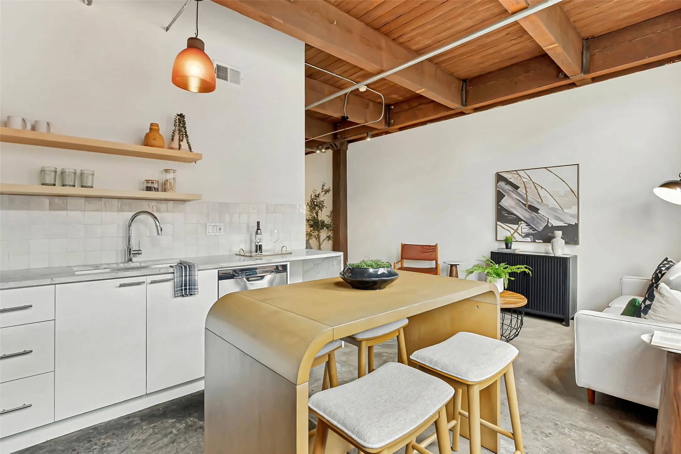 Condominium For Sale in Dallas County , 509 Elm Street 503, Dallas, Texas 75202, 1 Bedroom, 1 Bathroom, Garage spaces, 845 Sqft, built in 1930, Preowned, mls#21258797, Real Estate Agent in Dallas, Homes For Sale in Dallas county, Homes For Sale in Dallas, Realtor in Dallas Texas, Real Estate Brokerage Independent Realty Texas, Luminita Cordes Realtor