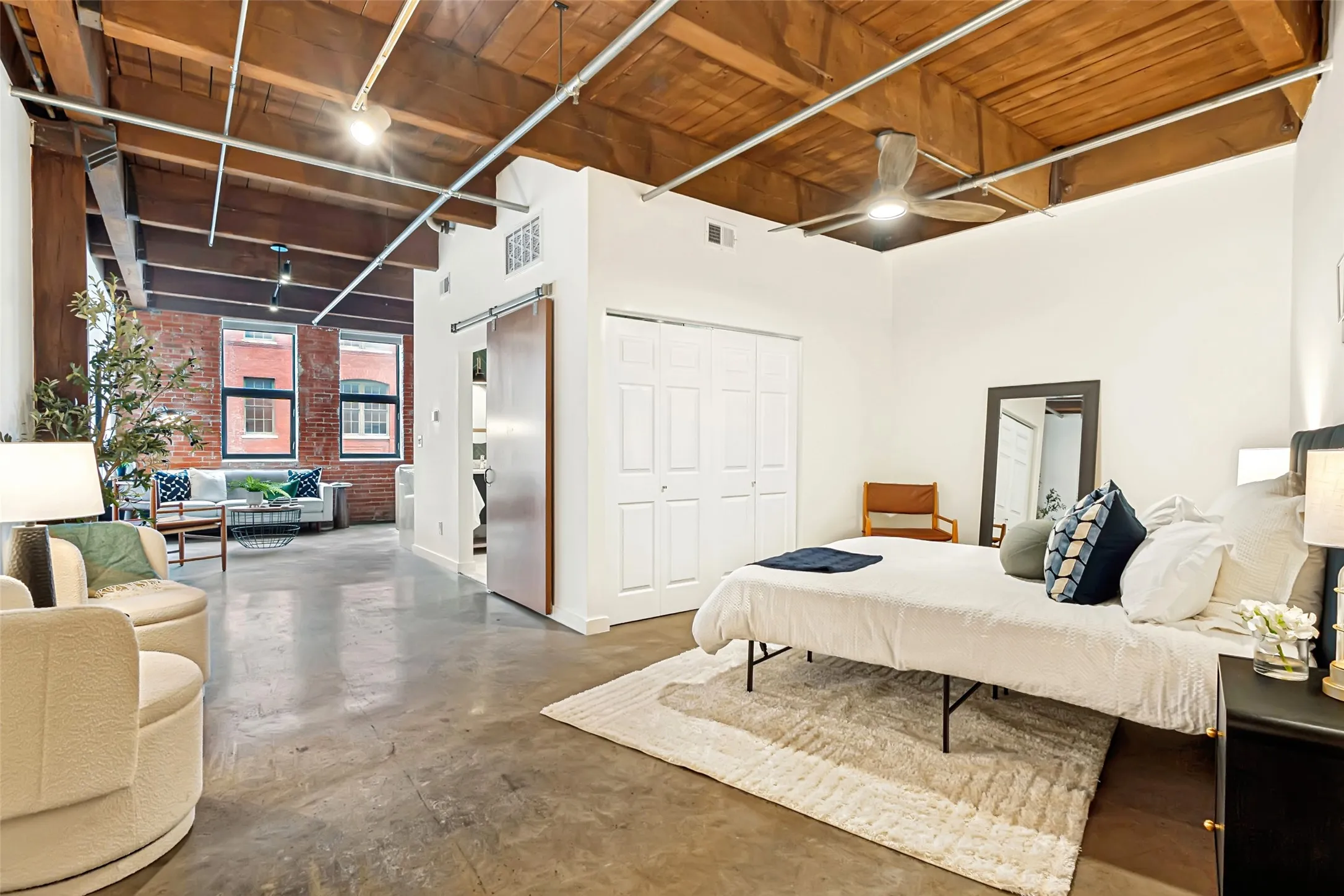 Condominium For Sale in Dallas County , 509 Elm Street 503, Dallas, Texas 75202, 1 Bedroom, 1 Bathroom, Garage spaces, 845 Sqft, built in 1930, Preowned, mls#21258797, Real Estate Agent in Dallas, Homes For Sale in Dallas county, Homes For Sale in Dallas, Realtor in Dallas Texas, Real Estate Brokerage Independent Realty Texas, Luminita Cordes Realtor