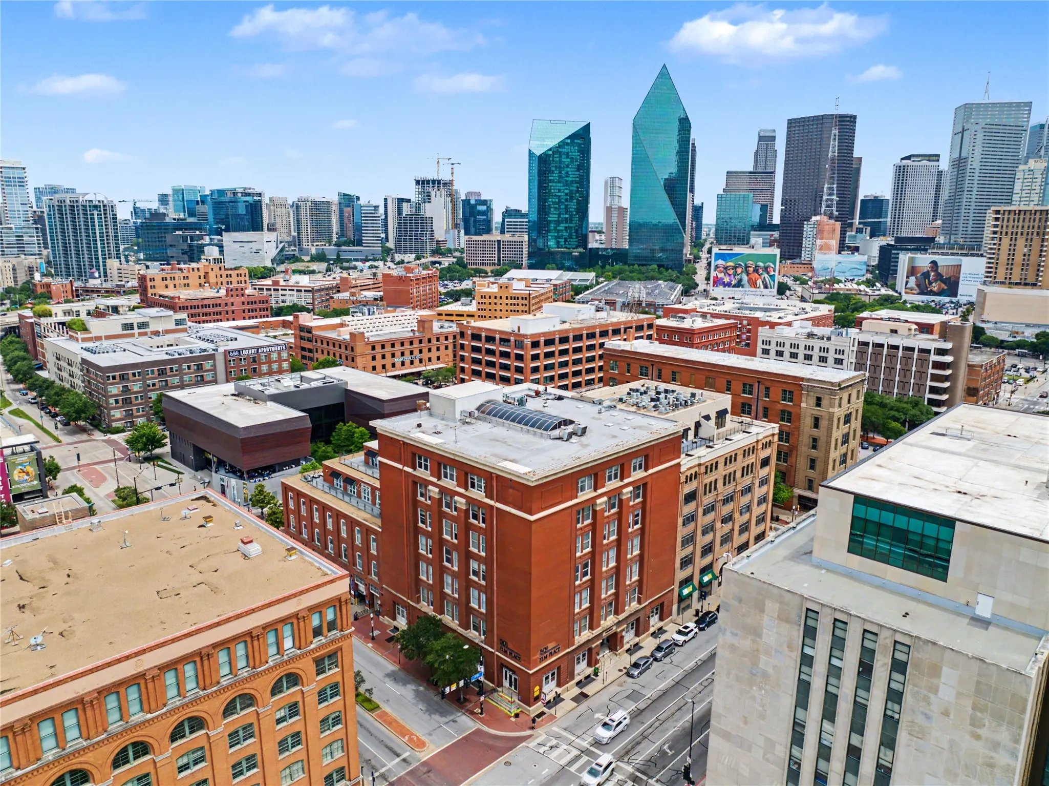 Condominium For Sale in Dallas County , 509 Elm Street 503, Dallas, Texas 75202, 1 Bedroom, 1 Bathroom, Garage spaces, 845 Sqft, built in 1930, Preowned, mls#21258797, Real Estate Agent in Dallas, Homes For Sale in Dallas county, Homes For Sale in Dallas, Realtor in Dallas Texas, Real Estate Brokerage Independent Realty Texas, Luminita Cordes Realtor