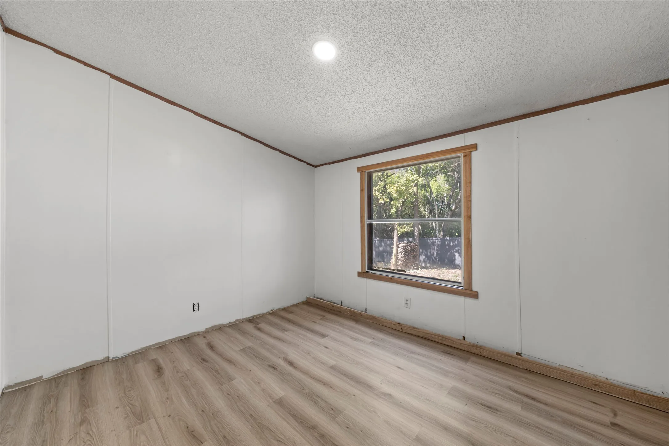 Mobile Home For Sale in Mc Lennan County , 452 Christopher Drive, Bruceville, Texas 76524, 4 Bedroom, 2 Bathroom, Garage spaces, 1,484 Sqft, built in 1994, mls#21262069, Real Estate Agent in Bruceville, Homes For Sale in Mc Lennan county, Homes For Sale in Bruceville, Realtor in Bruceville Texas, Real Estate Brokerage Independent Realty Texas, Luminita Cordes Realtor