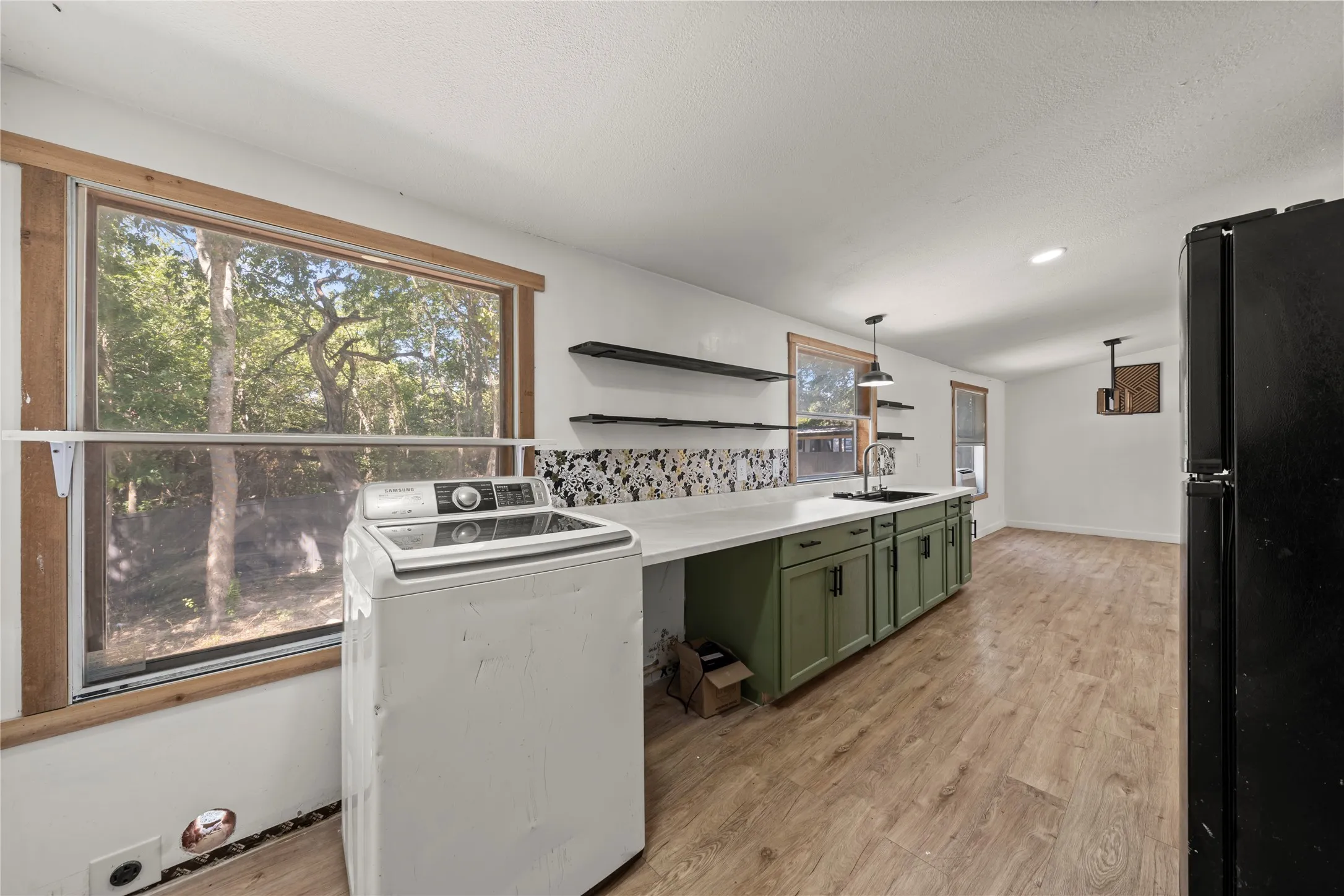 Mobile Home For Sale in Mc Lennan County , 452 Christopher Drive, Bruceville, Texas 76524, 4 Bedroom, 2 Bathroom, Garage spaces, 1,484 Sqft, built in 1994, mls#21262069, Real Estate Agent in Bruceville, Homes For Sale in Mc Lennan county, Homes For Sale in Bruceville, Realtor in Bruceville Texas, Real Estate Brokerage Independent Realty Texas, Luminita Cordes Realtor