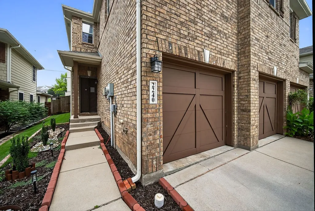 Townhouse For Sale in Collin County , 2240 Oklahoma Avenue, Plano, Texas 75074, 3 Bedroom, 3 Bathroom, 2 Garage spaces, 1,692 Sqft, built in 2008, Preowned, Price $399,000, mls#21253836, Real Estate Agent in Plano, Homes For Sale in Collin county, Homes For Sale in Plano, Realtor in Plano Texas, Real Estate Brokerage Independent Realty Texas, Luminita Cordes Realtor