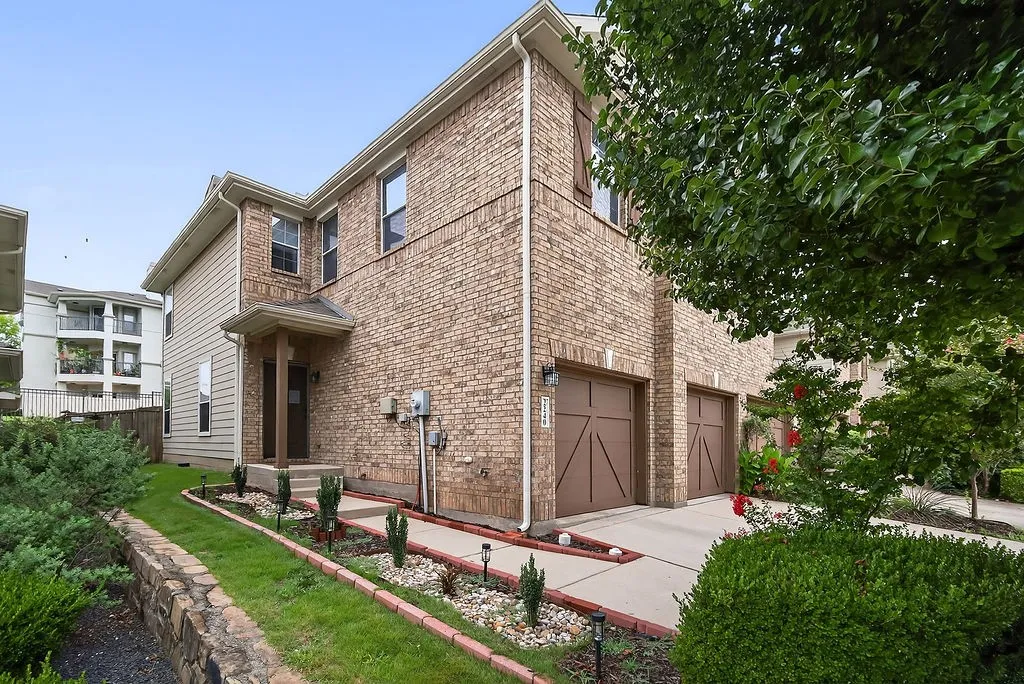 Townhouse For Sale in Collin County , 2240 Oklahoma Avenue, Plano, Texas 75074, 3 Bedroom, 3 Bathroom, 2 Garage spaces, 1,692 Sqft, built in 2008, Preowned, Price $399,000, mls#21253836, Real Estate Agent in Plano, Homes For Sale in Collin county, Homes For Sale in Plano, Realtor in Plano Texas, Real Estate Brokerage Independent Realty Texas, Luminita Cordes Realtor