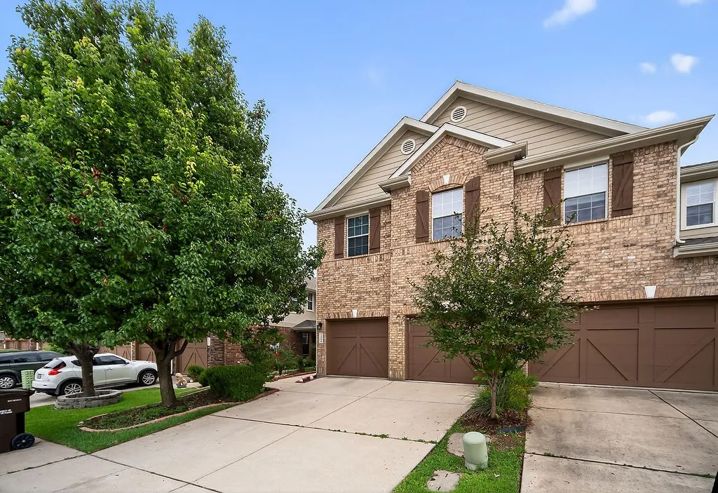 Townhouse For Sale in Collin County , 2240 Oklahoma Avenue, Plano, Texas 75074, 3 Bedroom, 3 Bathroom, 2 Garage spaces, 1,692 Sqft, built in 2008, Preowned, Price $399,000, mls#21253836, Real Estate Agent in Plano, Homes For Sale in Collin county, Homes For Sale in Plano, Realtor in Plano Texas, Real Estate Brokerage Independent Realty Texas, Luminita Cordes Realtor