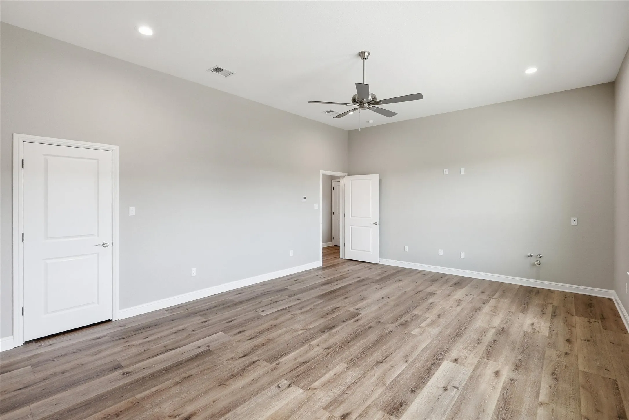 Townhouse For Sale in Hood County , 5126 Country Club Drive, Granbury, Texas 76049, 4 Bedroom, 4 Bathroom, 3 Garage spaces, 3,060 Sqft, built in 2026, New Construction - Complete, mls#21260083, Real Estate Agent in Granbury, Homes For Sale in Hood county, Homes For Sale in Granbury, Realtor in Granbury Texas, Real Estate Brokerage Independent Realty Texas, Luminita Cordes Realtor
