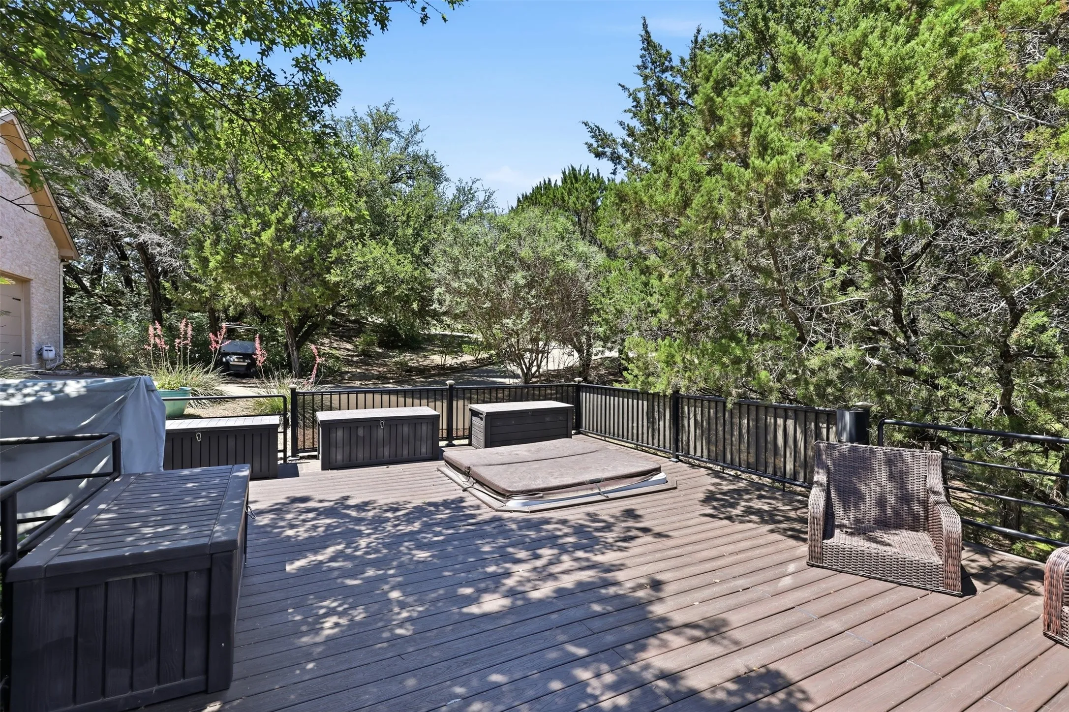 Single Family Residence For Sale in Hood County , 1911 Wigeon Street, Granbury, Texas 76049, 3 Bedroom, 4 Bathroom, 2 Garage spaces, 2,504 Sqft, built in 2004, mls#21261671, Real Estate Agent in Granbury, Homes For Sale in Hood county, Homes For Sale in Granbury, Realtor in Granbury Texas, Real Estate Brokerage Independent Realty Texas, Luminita Cordes Realtor