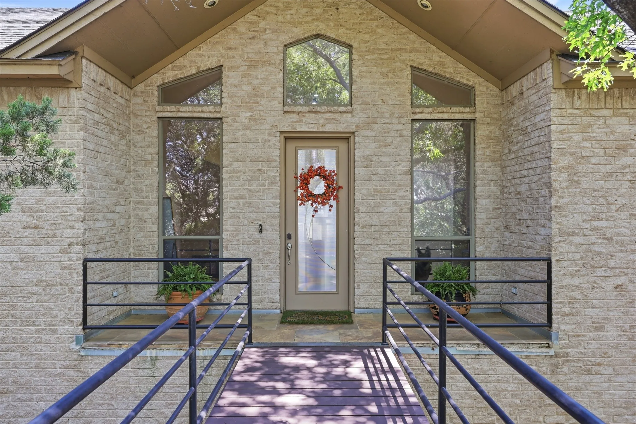 Single Family Residence For Sale in Hood County , 1911 Wigeon Street, Granbury, Texas 76049, 3 Bedroom, 4 Bathroom, 2 Garage spaces, 2,504 Sqft, built in 2004, mls#21261671, Real Estate Agent in Granbury, Homes For Sale in Hood county, Homes For Sale in Granbury, Realtor in Granbury Texas, Real Estate Brokerage Independent Realty Texas, Luminita Cordes Realtor