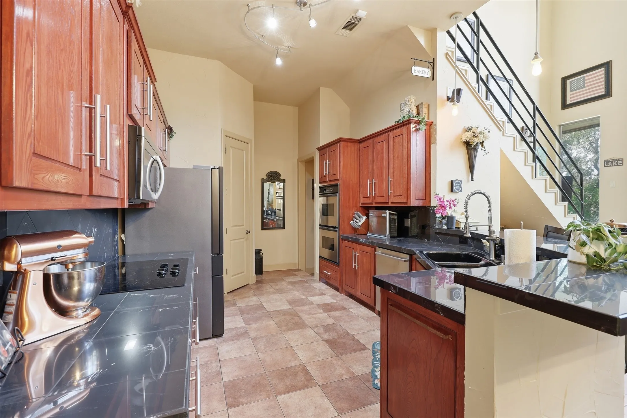 Single Family Residence For Sale in Hood County , 1911 Wigeon Street, Granbury, Texas 76049, 3 Bedroom, 4 Bathroom, 2 Garage spaces, 2,504 Sqft, built in 2004, mls#21261671, Real Estate Agent in Granbury, Homes For Sale in Hood county, Homes For Sale in Granbury, Realtor in Granbury Texas, Real Estate Brokerage Independent Realty Texas, Luminita Cordes Realtor