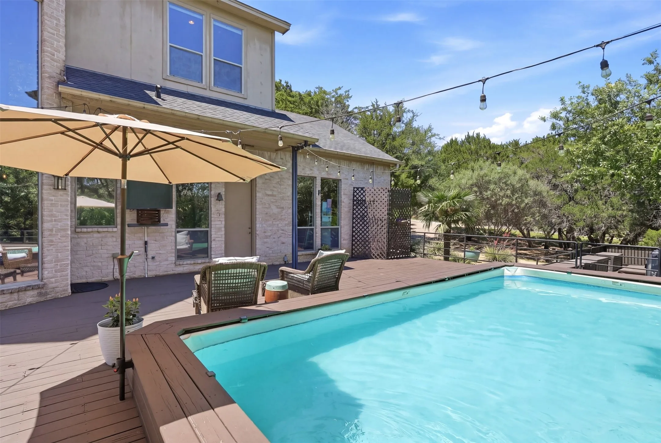 Single Family Residence For Sale in Hood County , 1911 Wigeon Street, Granbury, Texas 76049, 3 Bedroom, 4 Bathroom, 2 Garage spaces, 2,504 Sqft, built in 2004, mls#21261671, Real Estate Agent in Granbury, Homes For Sale in Hood county, Homes For Sale in Granbury, Realtor in Granbury Texas, Real Estate Brokerage Independent Realty Texas, Luminita Cordes Realtor