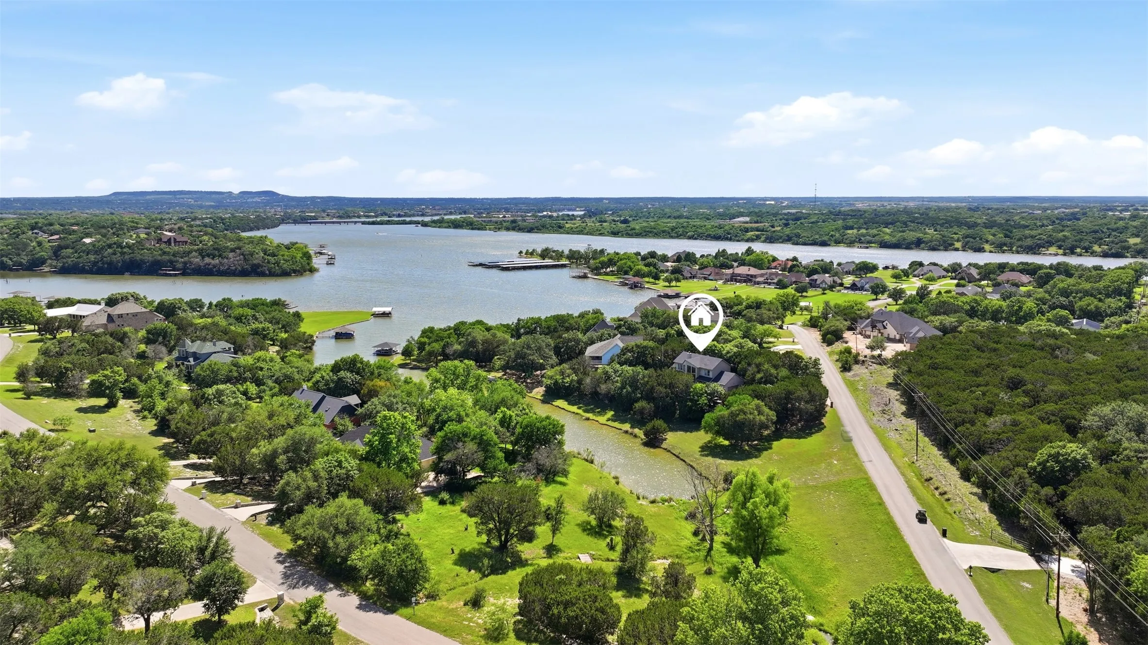 Single Family Residence For Sale in Hood County , 1911 Wigeon Street, Granbury, Texas 76049, 3 Bedroom, 4 Bathroom, 2 Garage spaces, 2,504 Sqft, built in 2004, mls#21261671, Real Estate Agent in Granbury, Homes For Sale in Hood county, Homes For Sale in Granbury, Realtor in Granbury Texas, Real Estate Brokerage Independent Realty Texas, Luminita Cordes Realtor