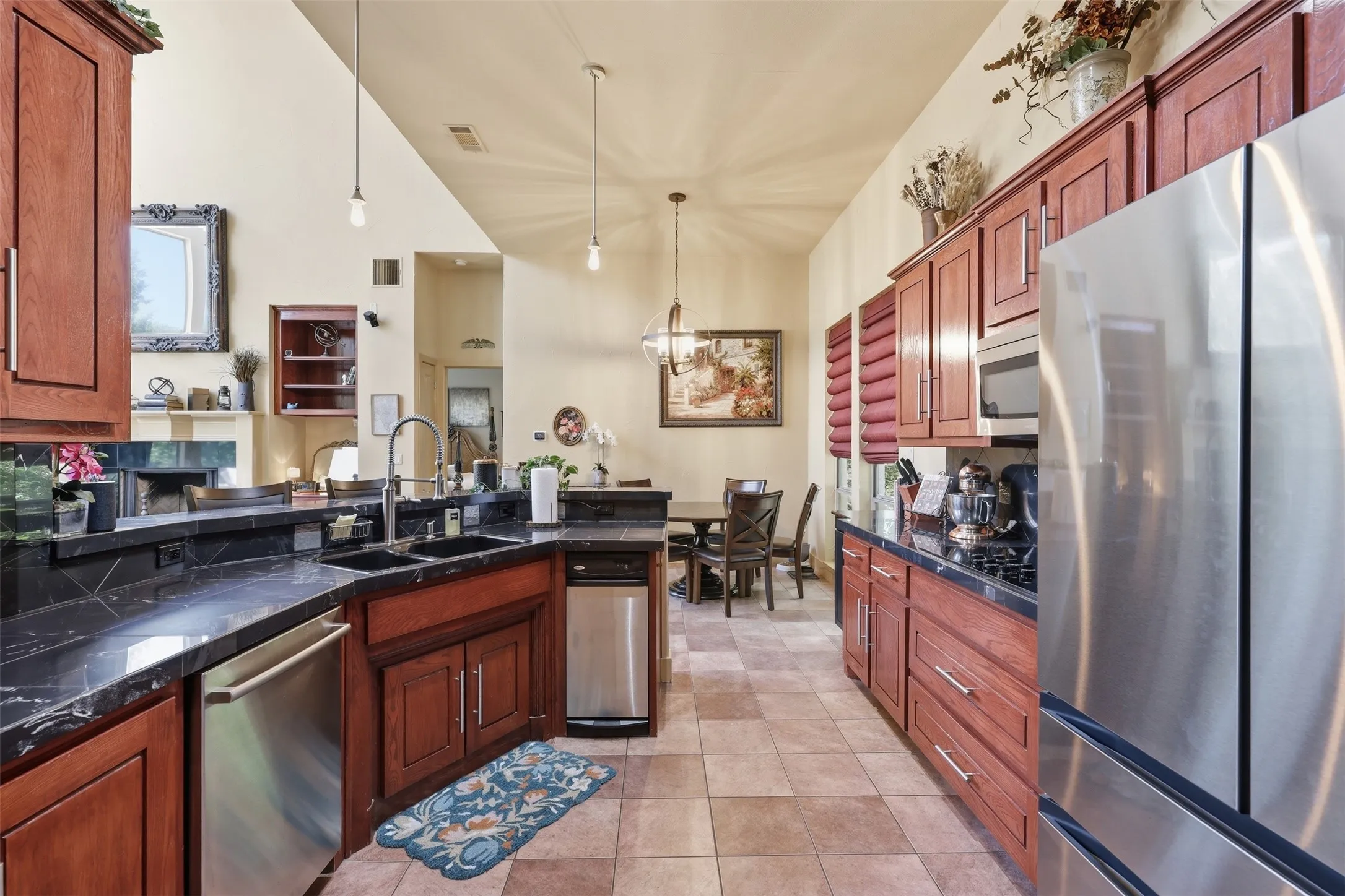 Single Family Residence For Sale in Hood County , 1911 Wigeon Street, Granbury, Texas 76049, 3 Bedroom, 4 Bathroom, 2 Garage spaces, 2,504 Sqft, built in 2004, mls#21261671, Real Estate Agent in Granbury, Homes For Sale in Hood county, Homes For Sale in Granbury, Realtor in Granbury Texas, Real Estate Brokerage Independent Realty Texas, Luminita Cordes Realtor