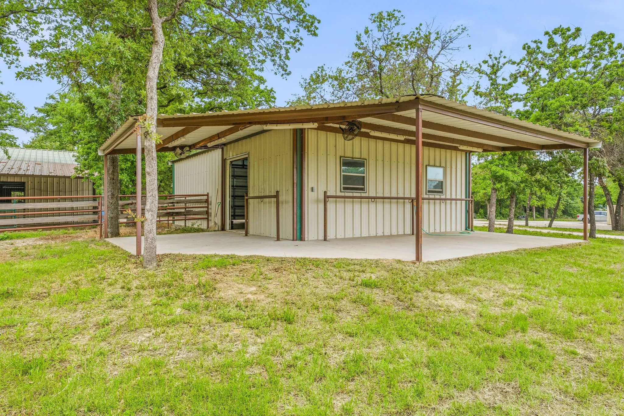 Farm For Sale in Erath County , 6360 County Road 180, Stephenville, Texas 76401, 3 Bedroom, 3 Bathroom, 3 Garage spaces, 4,308 Sqft, built in 2023, New Construction - Complete, mls#21261984, Real Estate Agent in Stephenville, Homes For Sale in Erath county, Homes For Sale in Stephenville, Realtor in Stephenville Texas, Real Estate Brokerage Independent Realty Texas, Luminita Cordes Realtor
