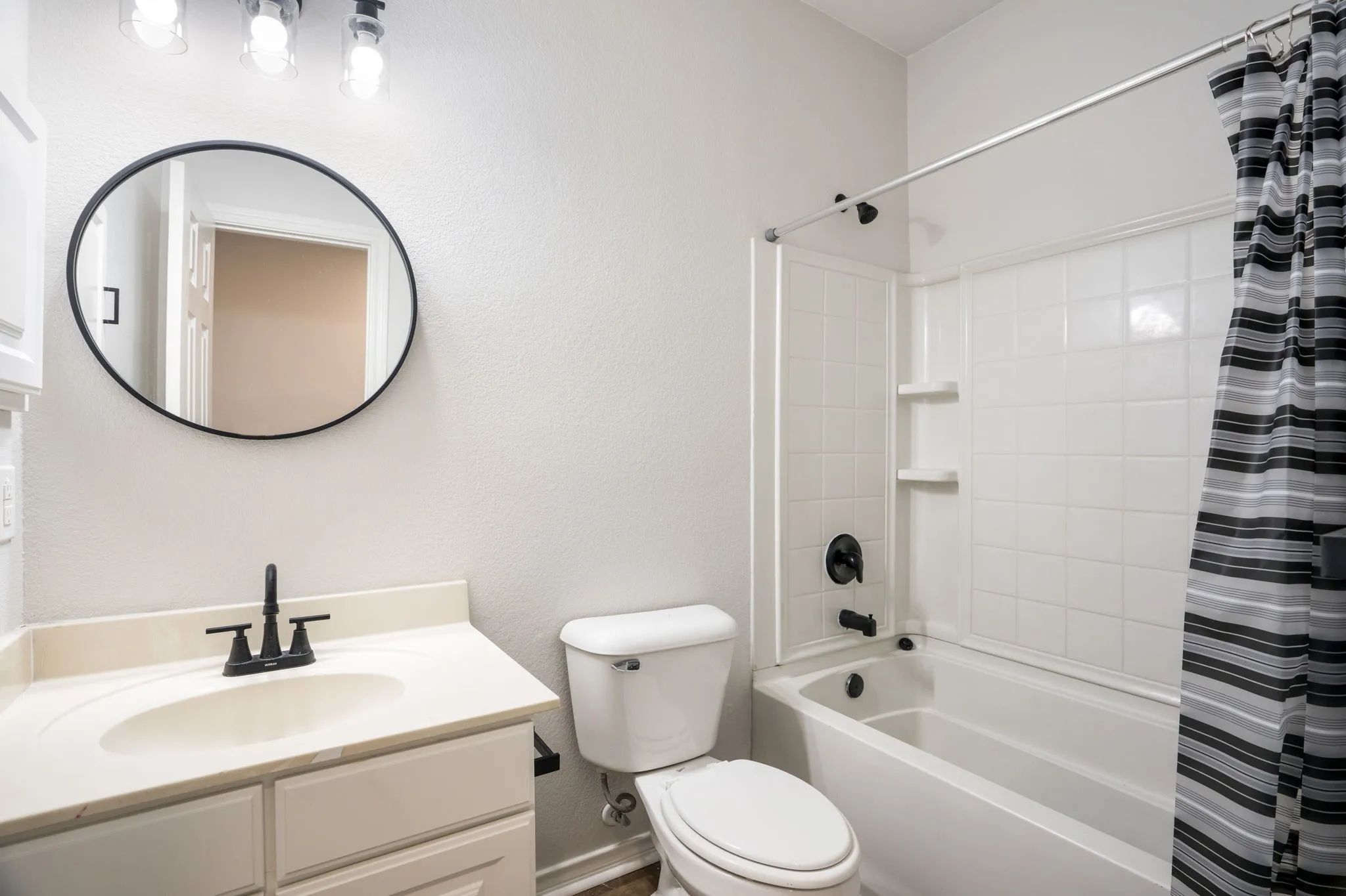 Single Family Residence For Sale in Dallas County , 1738 Rock Ridge Drive, Cedar Hill, Texas 75104, 5 Bedrooms, 4 Bathrooms, 2 Garage spaces, 4,106 Sqft, built in 2006, Price $475,000, mls#21260818, Real Estate Agent in Cedar Hill, Homes For Sale in Dallas county, Homes For Sale in Cedar Hill, Realtor in Cedar Hill Texas, Real Estate Brokerage Independent Realty Texas, Luminita Cordes Realtor