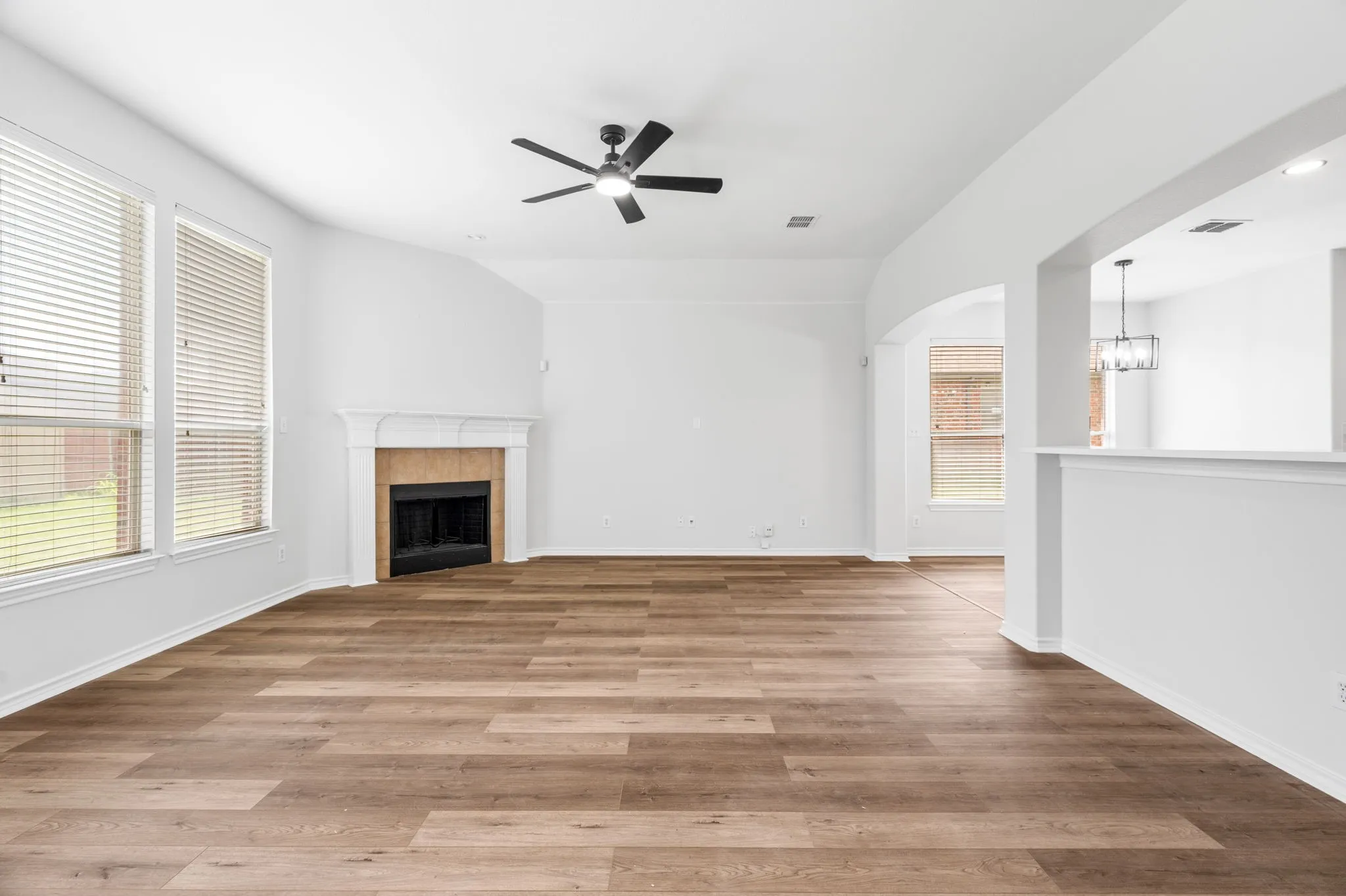 Single Family Residence For Sale in Dallas County , 1738 Rock Ridge Drive, Cedar Hill, Texas 75104, 5 Bedrooms, 4 Bathrooms, 2 Garage spaces, 4,106 Sqft, built in 2006, Price $475,000, mls#21260818, Real Estate Agent in Cedar Hill, Homes For Sale in Dallas county, Homes For Sale in Cedar Hill, Realtor in Cedar Hill Texas, Real Estate Brokerage Independent Realty Texas, Luminita Cordes Realtor