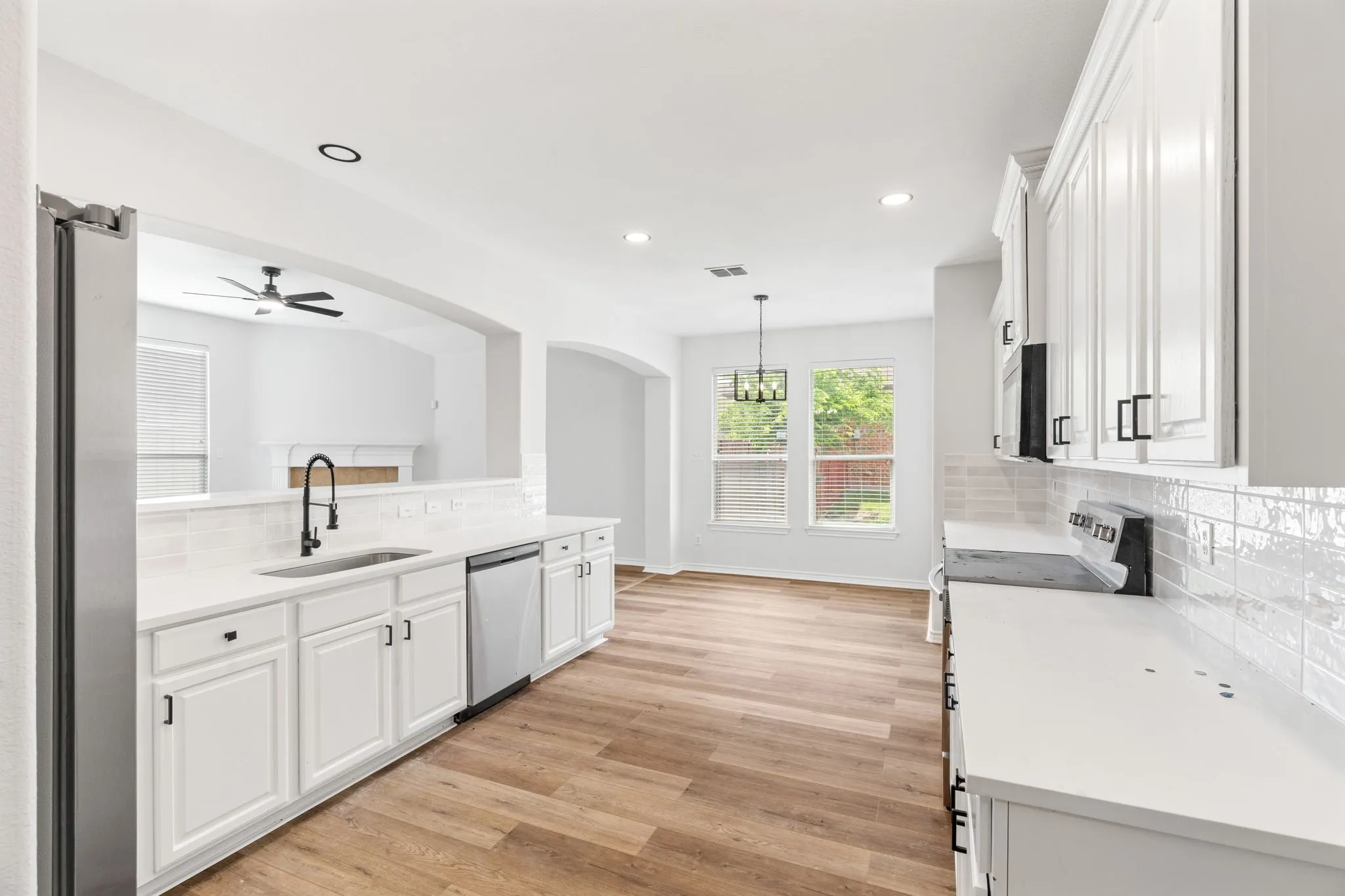 Single Family Residence For Sale in Dallas County , 1738 Rock Ridge Drive, Cedar Hill, Texas 75104, 5 Bedrooms, 4 Bathrooms, 2 Garage spaces, 4,106 Sqft, built in 2006, Price $475,000, mls#21260818, Real Estate Agent in Cedar Hill, Homes For Sale in Dallas county, Homes For Sale in Cedar Hill, Realtor in Cedar Hill Texas, Real Estate Brokerage Independent Realty Texas, Luminita Cordes Realtor