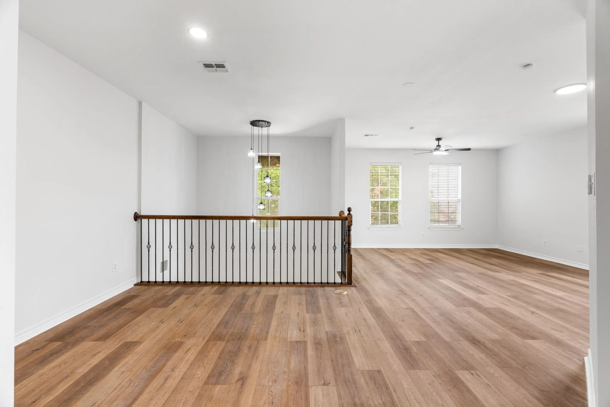 Single Family Residence For Sale in Dallas County , 1738 Rock Ridge Drive, Cedar Hill, Texas 75104, 5 Bedrooms, 4 Bathrooms, 2 Garage spaces, 4,106 Sqft, built in 2006, Price $475,000, mls#21260818, Real Estate Agent in Cedar Hill, Homes For Sale in Dallas county, Homes For Sale in Cedar Hill, Realtor in Cedar Hill Texas, Real Estate Brokerage Independent Realty Texas, Luminita Cordes Realtor