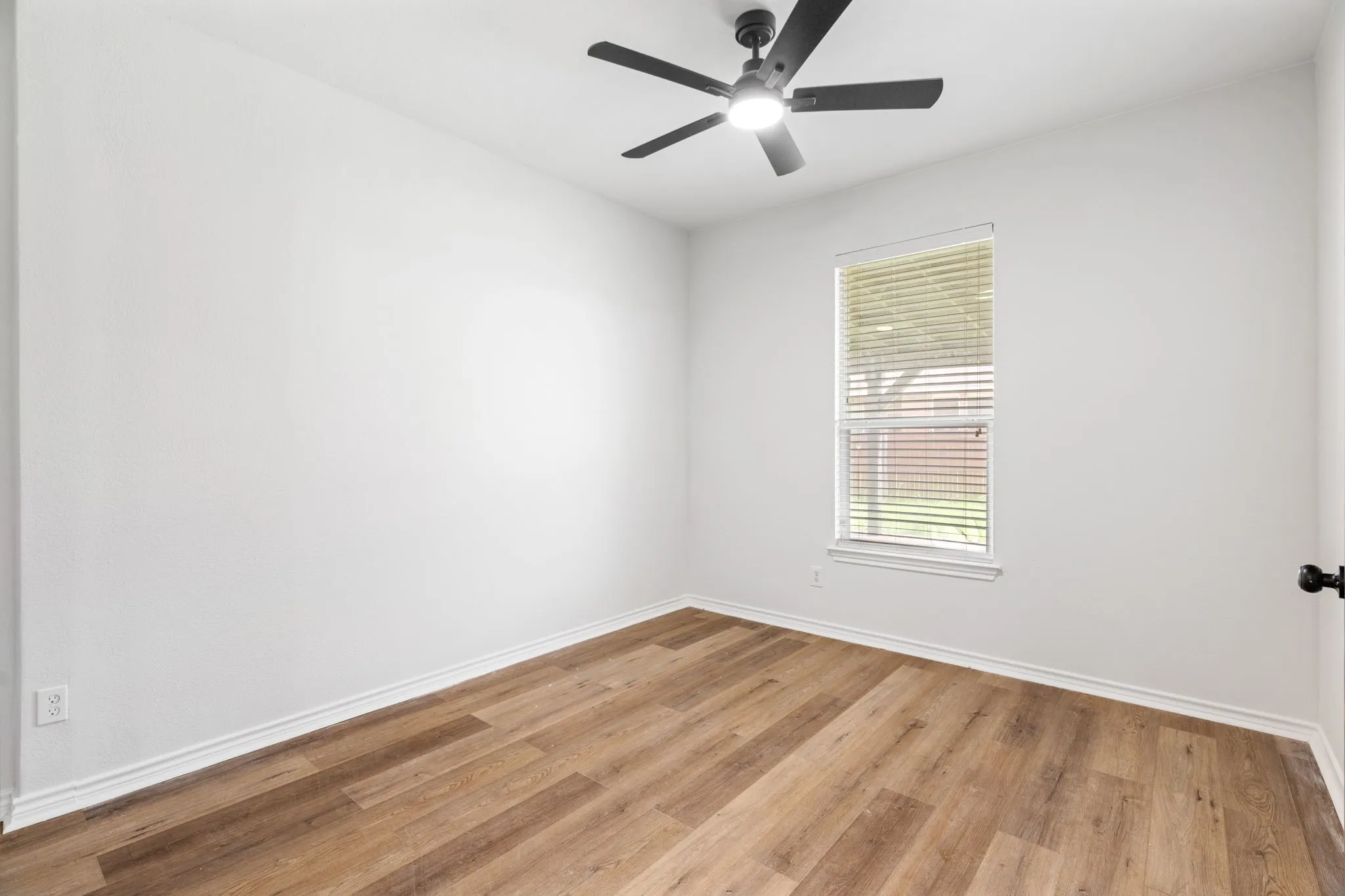 Single Family Residence For Sale in Dallas County , 1738 Rock Ridge Drive, Cedar Hill, Texas 75104, 5 Bedrooms, 4 Bathrooms, 2 Garage spaces, 4,106 Sqft, built in 2006, Price $475,000, mls#21260818, Real Estate Agent in Cedar Hill, Homes For Sale in Dallas county, Homes For Sale in Cedar Hill, Realtor in Cedar Hill Texas, Real Estate Brokerage Independent Realty Texas, Luminita Cordes Realtor