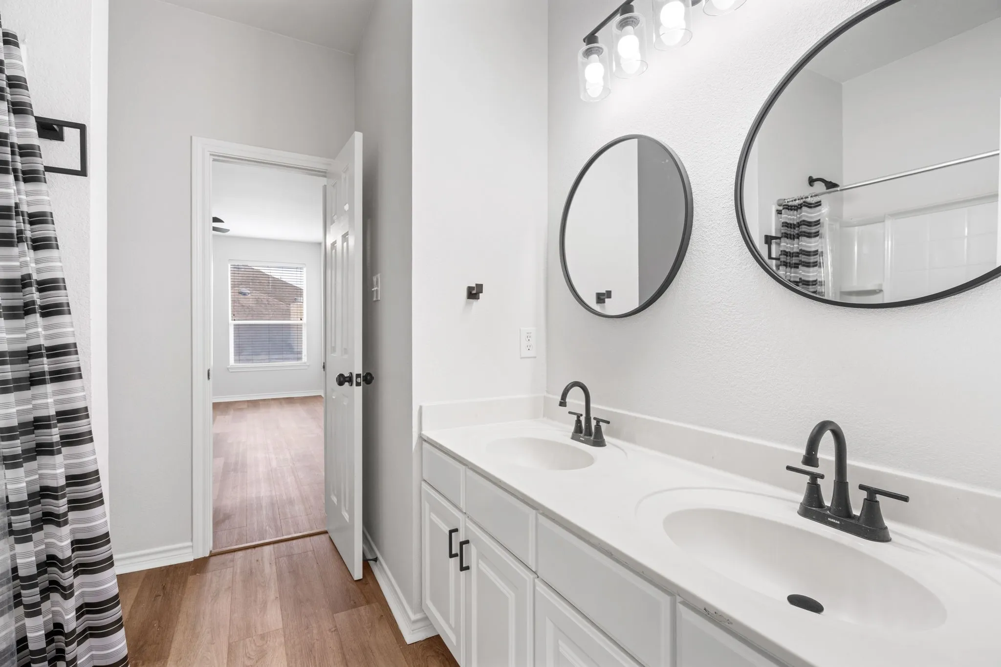 Single Family Residence For Sale in Dallas County , 1738 Rock Ridge Drive, Cedar Hill, Texas 75104, 5 Bedrooms, 4 Bathrooms, 2 Garage spaces, 4,106 Sqft, built in 2006, Price $475,000, mls#21260818, Real Estate Agent in Cedar Hill, Homes For Sale in Dallas county, Homes For Sale in Cedar Hill, Realtor in Cedar Hill Texas, Real Estate Brokerage Independent Realty Texas, Luminita Cordes Realtor
