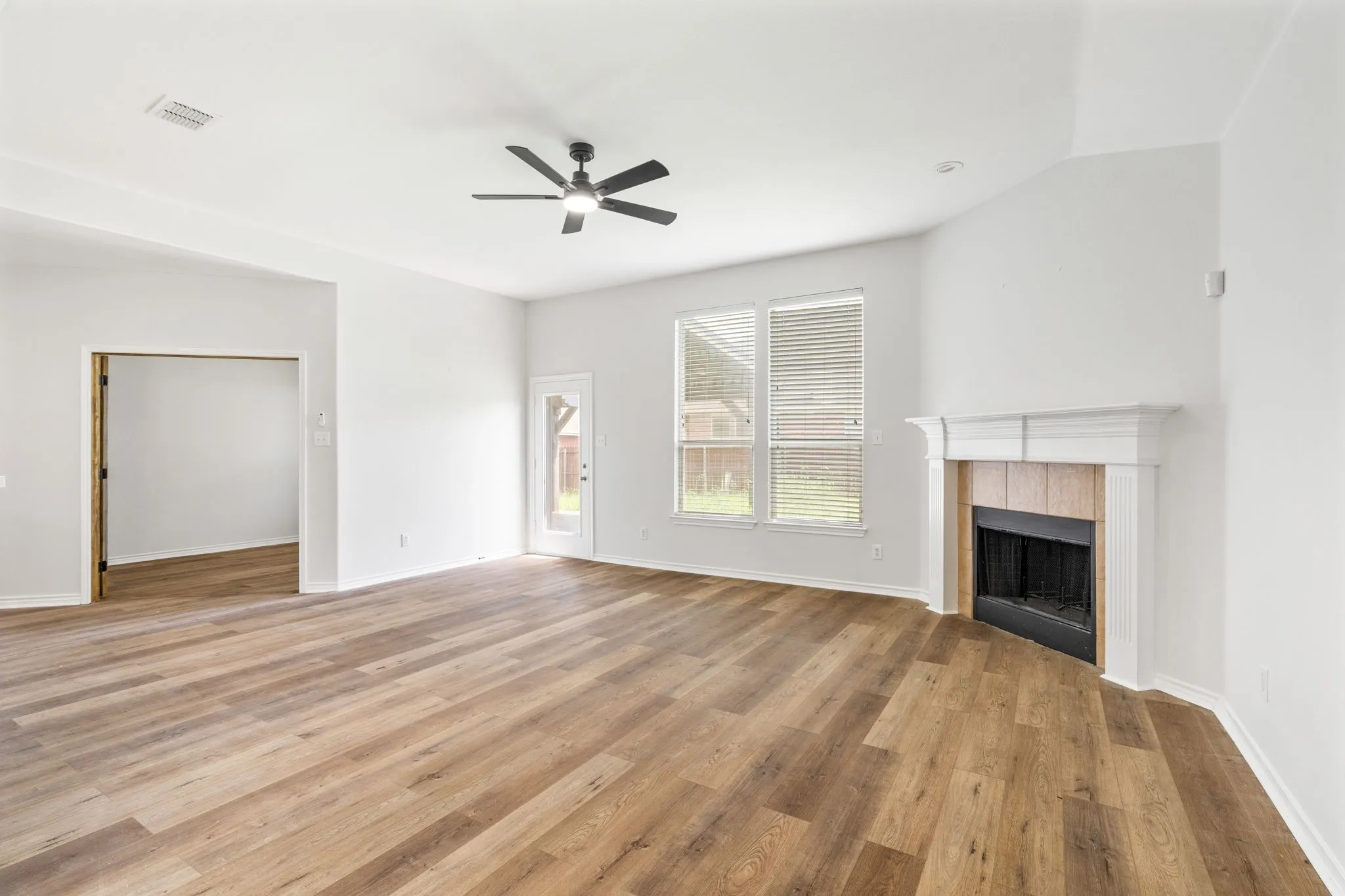 Single Family Residence For Sale in Dallas County , 1738 Rock Ridge Drive, Cedar Hill, Texas 75104, 5 Bedrooms, 4 Bathrooms, 2 Garage spaces, 4,106 Sqft, built in 2006, Price $475,000, mls#21260818, Real Estate Agent in Cedar Hill, Homes For Sale in Dallas county, Homes For Sale in Cedar Hill, Realtor in Cedar Hill Texas, Real Estate Brokerage Independent Realty Texas, Luminita Cordes Realtor
