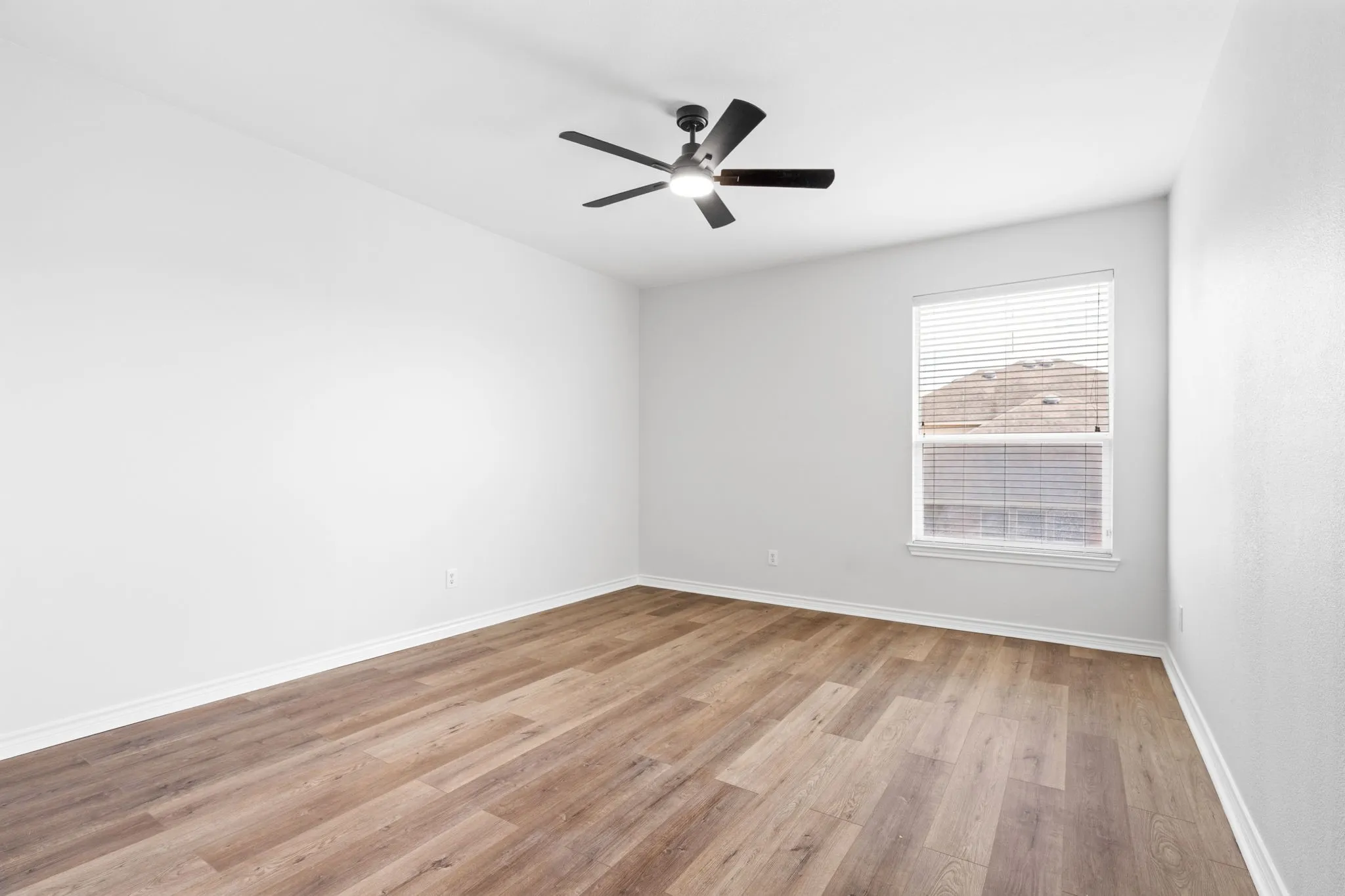 Single Family Residence For Sale in Dallas County , 1738 Rock Ridge Drive, Cedar Hill, Texas 75104, 5 Bedrooms, 4 Bathrooms, 2 Garage spaces, 4,106 Sqft, built in 2006, Price $475,000, mls#21260818, Real Estate Agent in Cedar Hill, Homes For Sale in Dallas county, Homes For Sale in Cedar Hill, Realtor in Cedar Hill Texas, Real Estate Brokerage Independent Realty Texas, Luminita Cordes Realtor