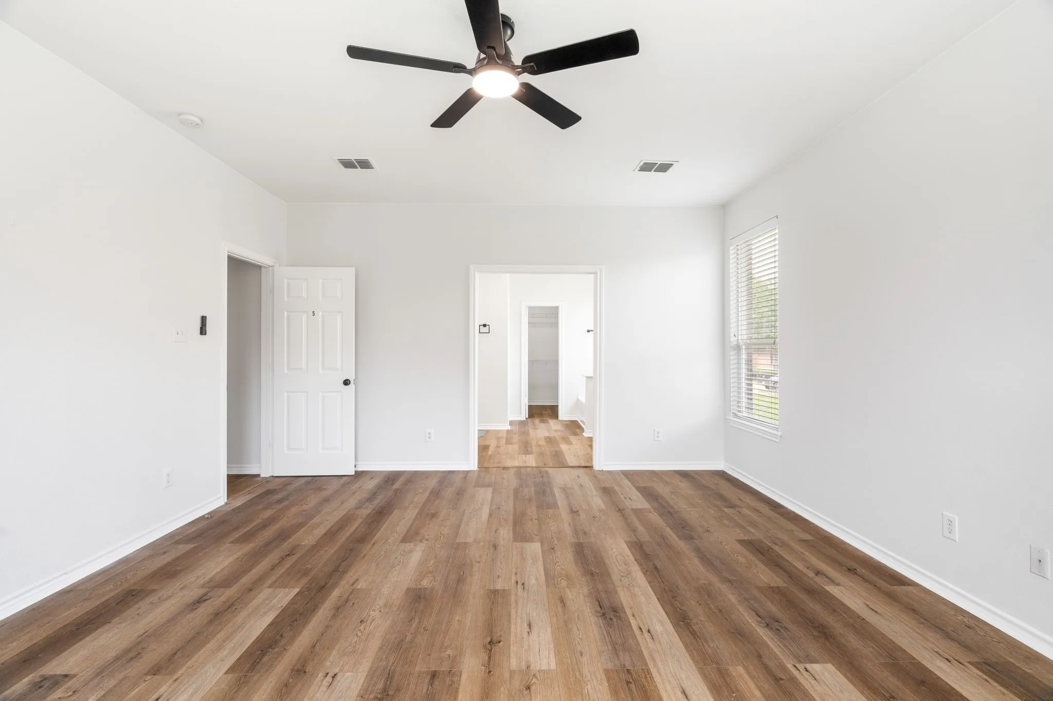 Single Family Residence For Sale in Dallas County , 1738 Rock Ridge Drive, Cedar Hill, Texas 75104, 5 Bedrooms, 4 Bathrooms, 2 Garage spaces, 4,106 Sqft, built in 2006, Price $475,000, mls#21260818, Real Estate Agent in Cedar Hill, Homes For Sale in Dallas county, Homes For Sale in Cedar Hill, Realtor in Cedar Hill Texas, Real Estate Brokerage Independent Realty Texas, Luminita Cordes Realtor