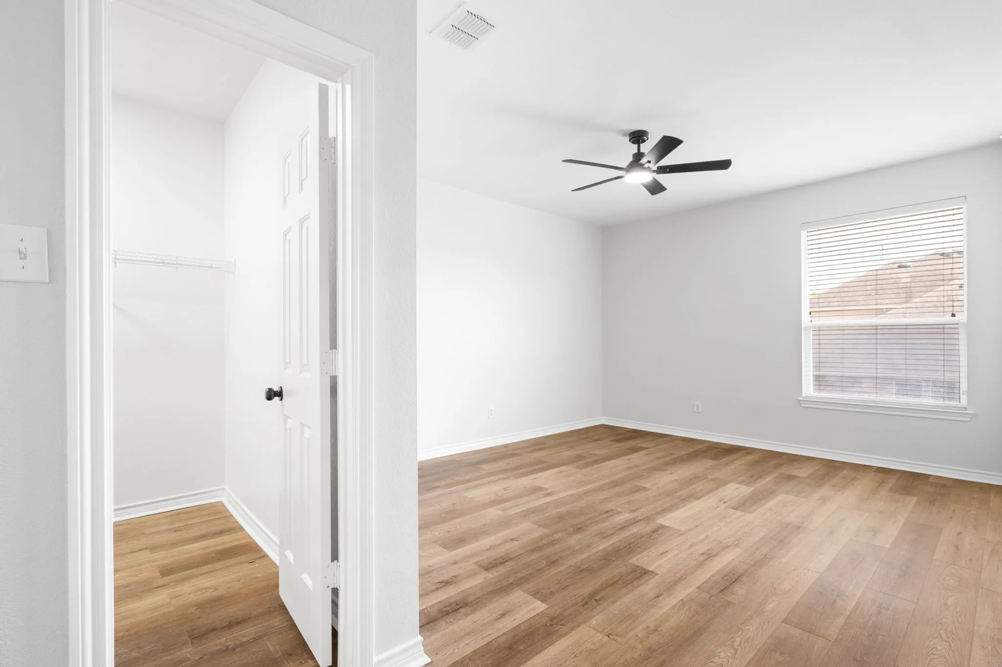 Single Family Residence For Sale in Dallas County , 1738 Rock Ridge Drive, Cedar Hill, Texas 75104, 5 Bedrooms, 4 Bathrooms, 2 Garage spaces, 4,106 Sqft, built in 2006, Price $475,000, mls#21260818, Real Estate Agent in Cedar Hill, Homes For Sale in Dallas county, Homes For Sale in Cedar Hill, Realtor in Cedar Hill Texas, Real Estate Brokerage Independent Realty Texas, Luminita Cordes Realtor