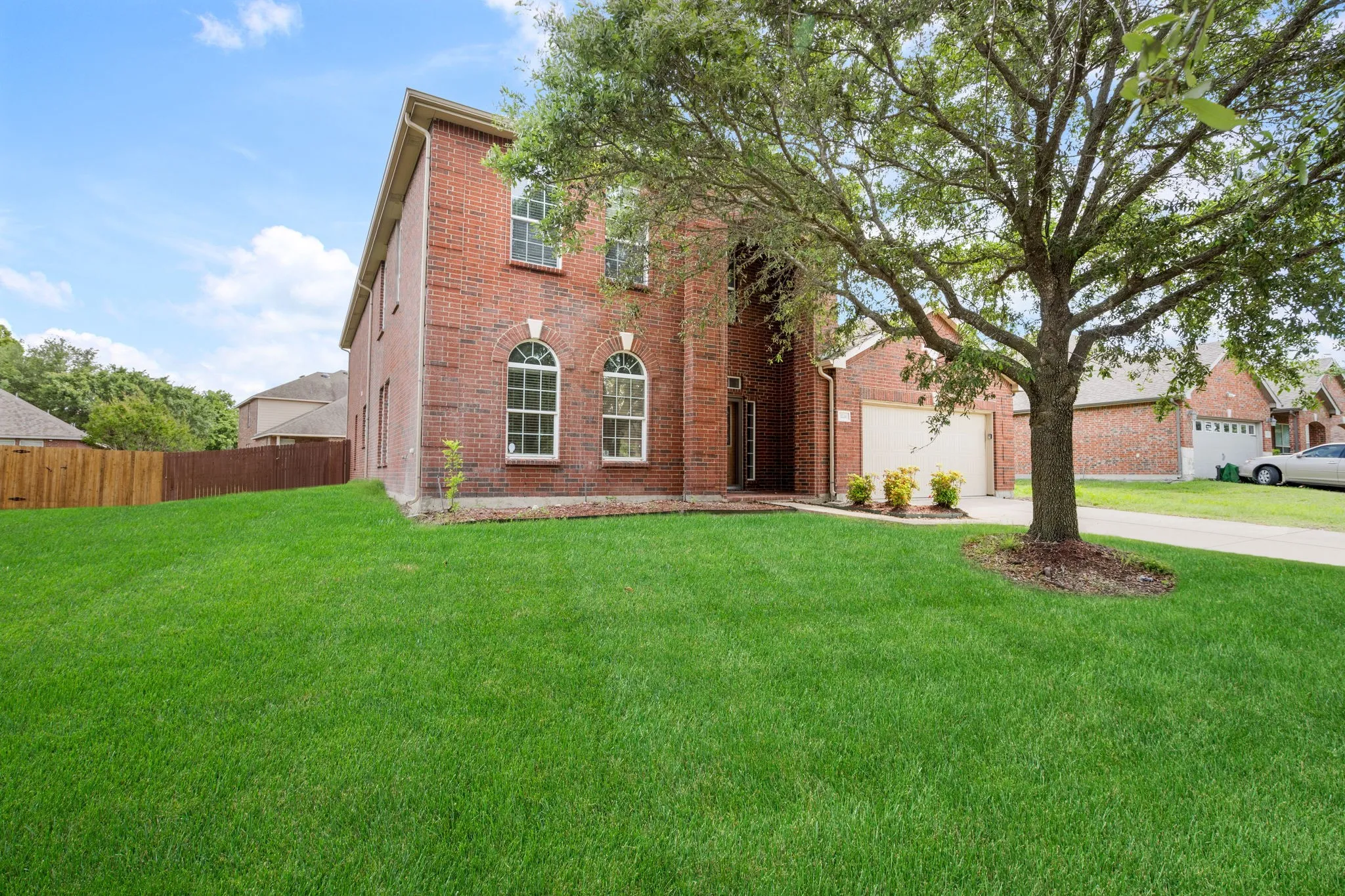 Single Family Residence For Sale in Dallas County , 1738 Rock Ridge Drive, Cedar Hill, Texas 75104, 5 Bedrooms, 4 Bathrooms, 2 Garage spaces, 4,106 Sqft, built in 2006, Price $475,000, mls#21260818, Real Estate Agent in Cedar Hill, Homes For Sale in Dallas county, Homes For Sale in Cedar Hill, Realtor in Cedar Hill Texas, Real Estate Brokerage Independent Realty Texas, Luminita Cordes Realtor