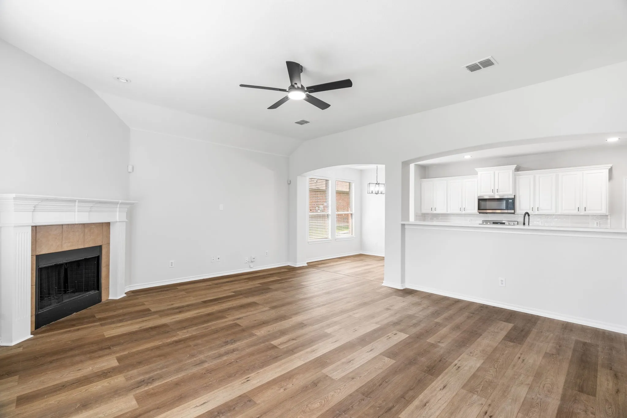 Single Family Residence For Sale in Dallas County , 1738 Rock Ridge Drive, Cedar Hill, Texas 75104, 5 Bedrooms, 4 Bathrooms, 2 Garage spaces, 4,106 Sqft, built in 2006, Price $475,000, mls#21260818, Real Estate Agent in Cedar Hill, Homes For Sale in Dallas county, Homes For Sale in Cedar Hill, Realtor in Cedar Hill Texas, Real Estate Brokerage Independent Realty Texas, Luminita Cordes Realtor