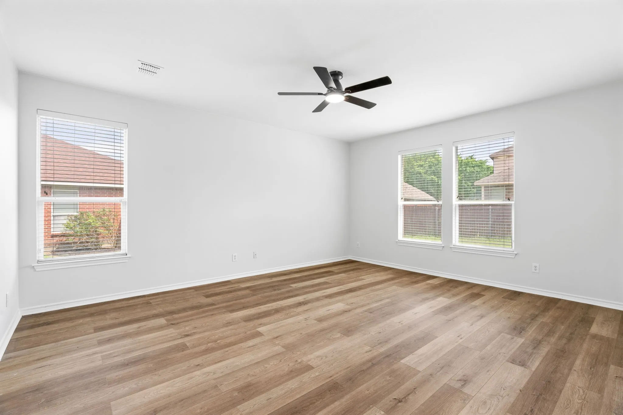 Single Family Residence For Sale in Dallas County , 1738 Rock Ridge Drive, Cedar Hill, Texas 75104, 5 Bedrooms, 4 Bathrooms, 2 Garage spaces, 4,106 Sqft, built in 2006, Price $475,000, mls#21260818, Real Estate Agent in Cedar Hill, Homes For Sale in Dallas county, Homes For Sale in Cedar Hill, Realtor in Cedar Hill Texas, Real Estate Brokerage Independent Realty Texas, Luminita Cordes Realtor