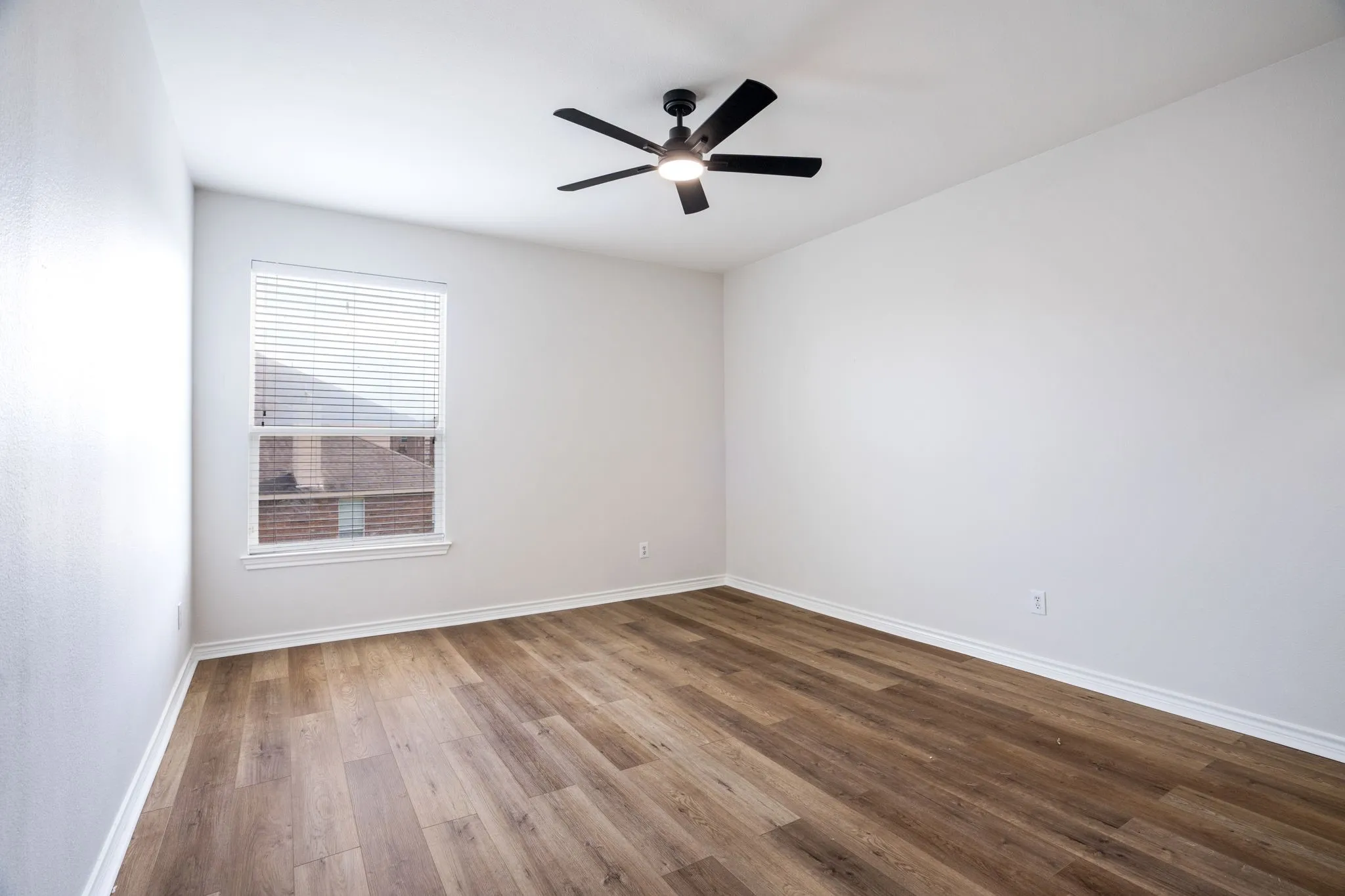 Single Family Residence For Sale in Dallas County , 1738 Rock Ridge Drive, Cedar Hill, Texas 75104, 5 Bedrooms, 4 Bathrooms, 2 Garage spaces, 4,106 Sqft, built in 2006, Price $475,000, mls#21260818, Real Estate Agent in Cedar Hill, Homes For Sale in Dallas county, Homes For Sale in Cedar Hill, Realtor in Cedar Hill Texas, Real Estate Brokerage Independent Realty Texas, Luminita Cordes Realtor