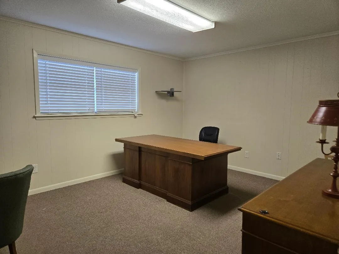 Business For Rent in Navarro County , 417 W Collin Street, Corsicana, Texas 75110, 0, 0, Garage spaces, 0 Sqft, built in 1975, Preowned, Price $1,100, mls#21262150, Real Estate Agent in Corsicana, Homes For Rent in Navarro county, Homes For Rent in Corsicana, Realtor in Corsicana Texas, Real Estate Brokerage Independent Realty Texas, Luminita Cordes Realtor