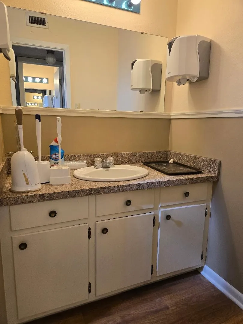 Business For Rent in Navarro County , 417 W Collin Street, Corsicana, Texas 75110, 0, 0, Garage spaces, 0 Sqft, built in 1975, Preowned, Price $1,100, mls#21262150, Real Estate Agent in Corsicana, Homes For Rent in Navarro county, Homes For Rent in Corsicana, Realtor in Corsicana Texas, Real Estate Brokerage Independent Realty Texas, Luminita Cordes Realtor