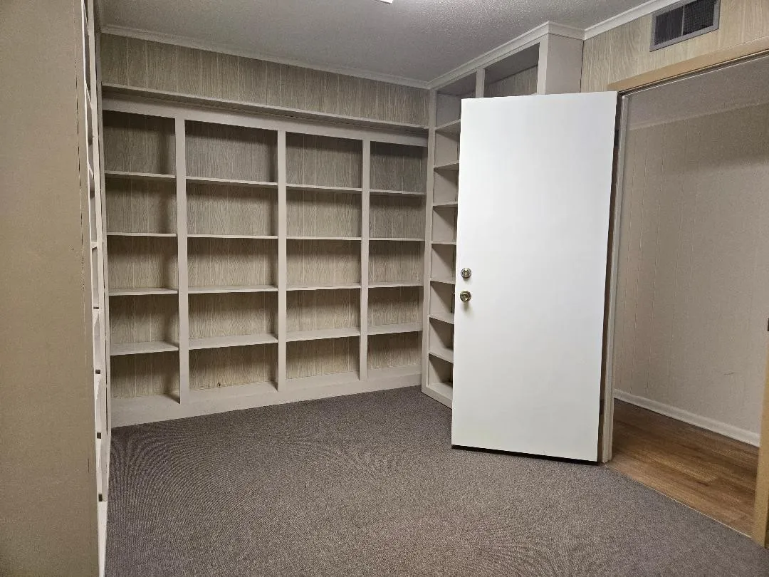 Business For Rent in Navarro County , 417 W Collin Street, Corsicana, Texas 75110, 0, 0, Garage spaces, 0 Sqft, built in 1975, Preowned, Price $1,100, mls#21262150, Real Estate Agent in Corsicana, Homes For Rent in Navarro county, Homes For Rent in Corsicana, Realtor in Corsicana Texas, Real Estate Brokerage Independent Realty Texas, Luminita Cordes Realtor