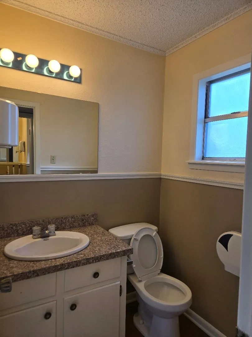 Business For Rent in Navarro County , 417 W Collin Street, Corsicana, Texas 75110, 0, 0, Garage spaces, 0 Sqft, built in 1975, Preowned, Price $1,100, mls#21262150, Real Estate Agent in Corsicana, Homes For Rent in Navarro county, Homes For Rent in Corsicana, Realtor in Corsicana Texas, Real Estate Brokerage Independent Realty Texas, Luminita Cordes Realtor