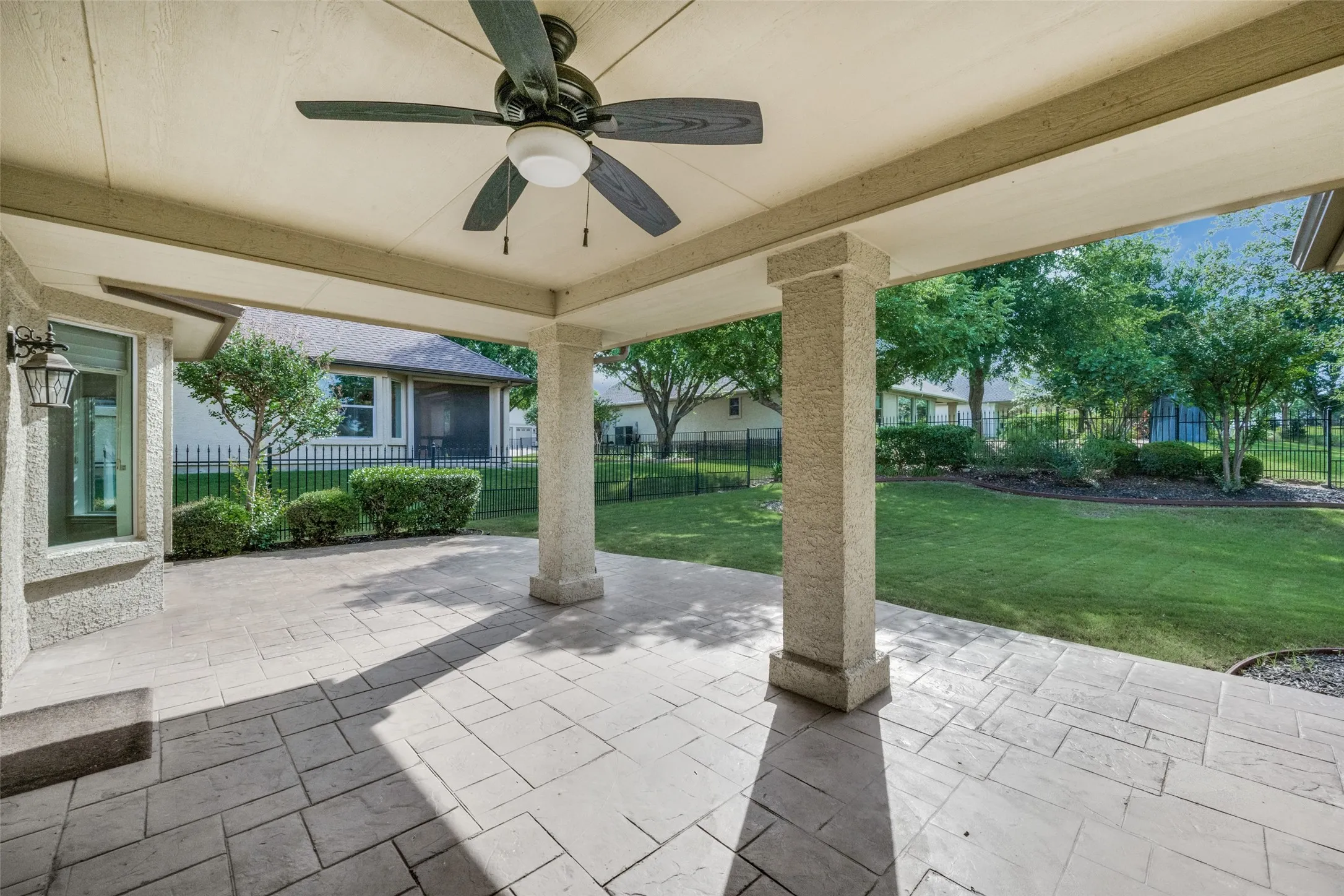 Single Family Residence For Sale in Denton County , 11009 Southerland Drive, Denton, Texas 76207, 2 Bedroom, 2 Bathroom, 2 Garage spaces, 1,586 Sqft, built in 2005, mls#21261752, Real Estate Agent in Denton, Homes For Sale in Denton county, Homes For Sale in Denton, Realtor in Denton Texas, Real Estate Brokerage Independent Realty Texas, Luminita Cordes Realtor