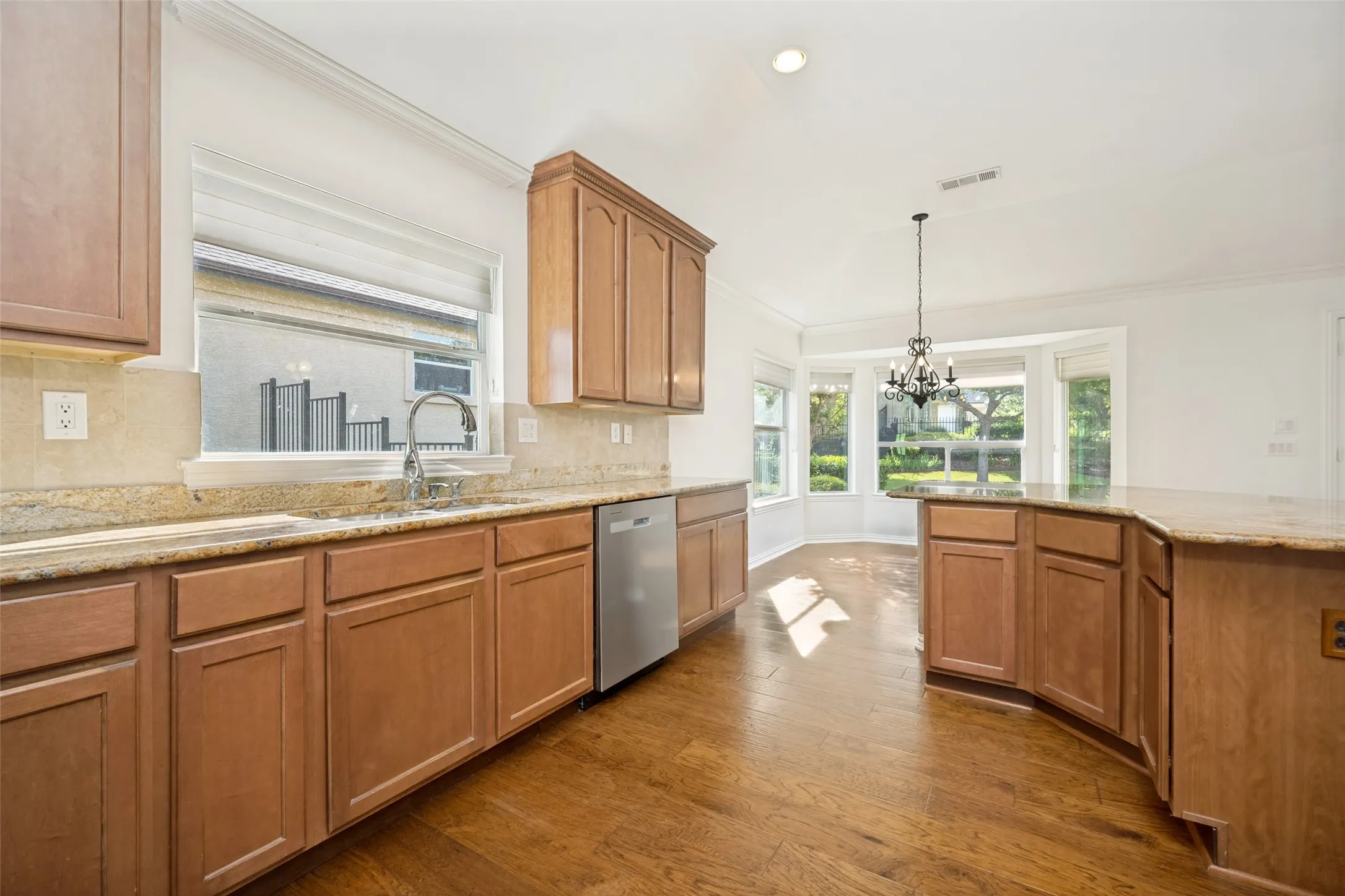 Single Family Residence For Sale in Denton County , 11009 Southerland Drive, Denton, Texas 76207, 2 Bedroom, 2 Bathroom, 2 Garage spaces, 1,586 Sqft, built in 2005, mls#21261752, Real Estate Agent in Denton, Homes For Sale in Denton county, Homes For Sale in Denton, Realtor in Denton Texas, Real Estate Brokerage Independent Realty Texas, Luminita Cordes Realtor