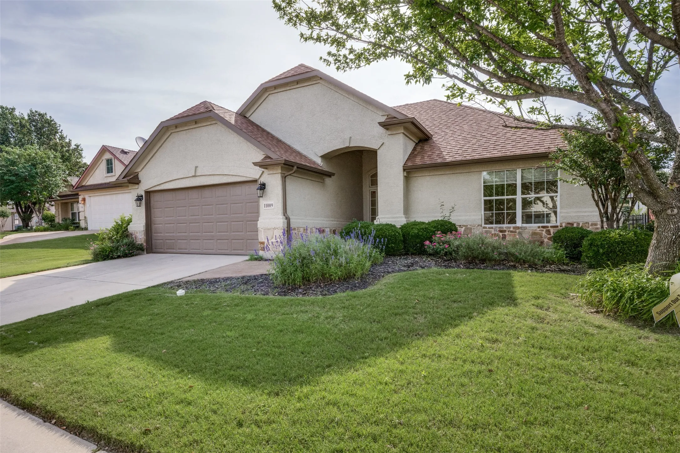 Single Family Residence For Sale in Denton County , 11009 Southerland Drive, Denton, Texas 76207, 2 Bedroom, 2 Bathroom, 2 Garage spaces, 1,586 Sqft, built in 2005, mls#21261752, Real Estate Agent in Denton, Homes For Sale in Denton county, Homes For Sale in Denton, Realtor in Denton Texas, Real Estate Brokerage Independent Realty Texas, Luminita Cordes Realtor