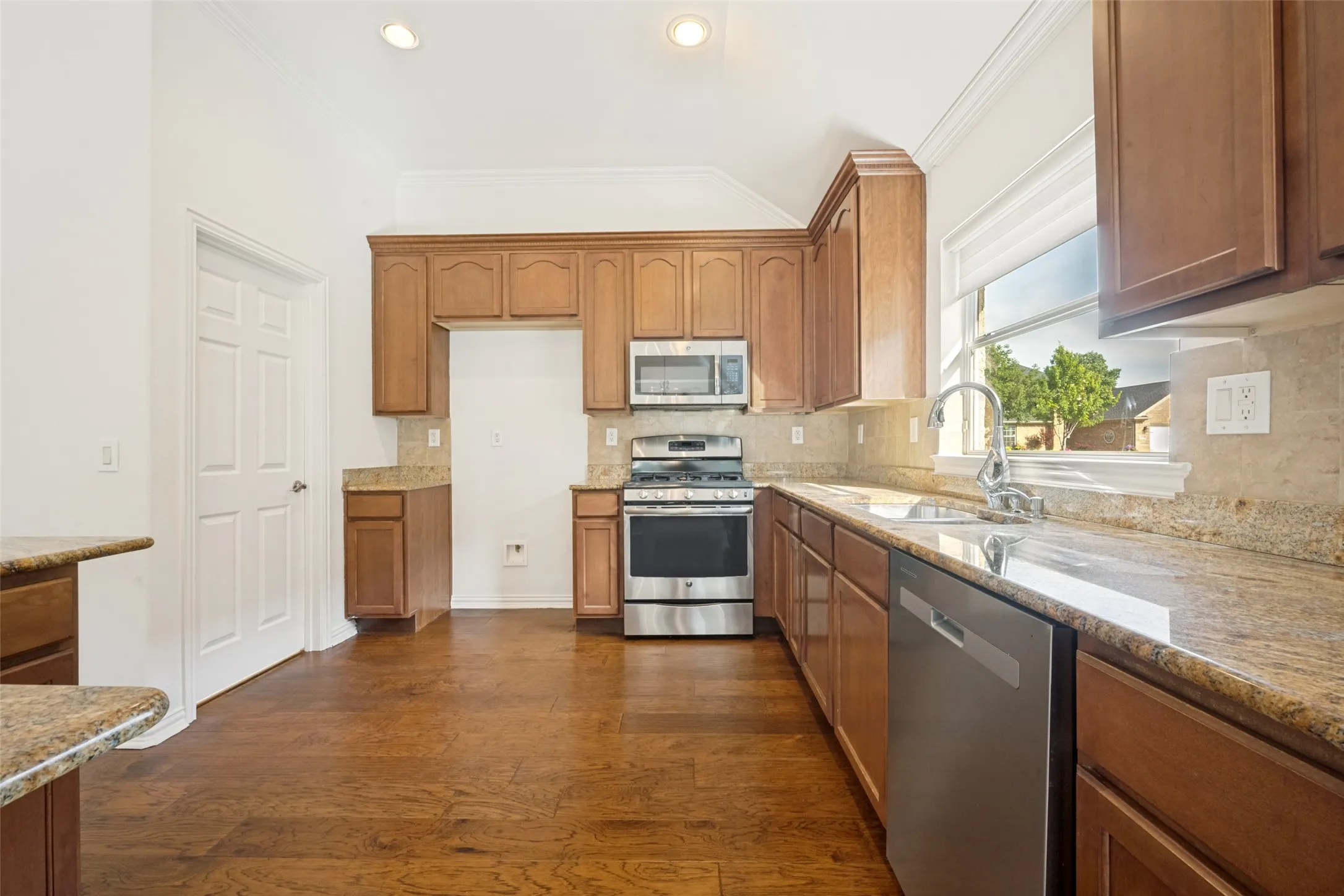 Single Family Residence For Sale in Denton County , 11009 Southerland Drive, Denton, Texas 76207, 2 Bedroom, 2 Bathroom, 2 Garage spaces, 1,586 Sqft, built in 2005, mls#21261752, Real Estate Agent in Denton, Homes For Sale in Denton county, Homes For Sale in Denton, Realtor in Denton Texas, Real Estate Brokerage Independent Realty Texas, Luminita Cordes Realtor
