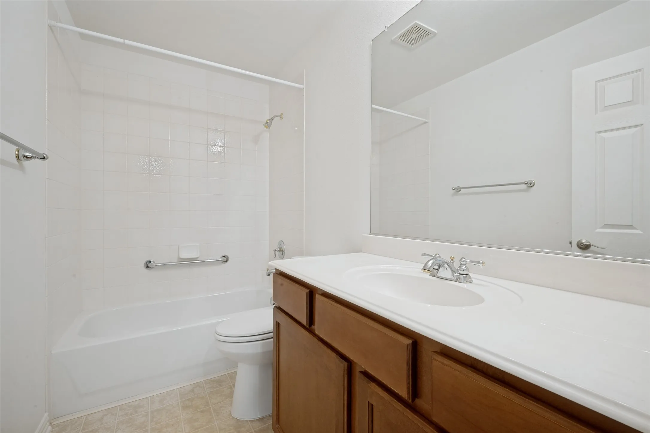 Single Family Residence For Sale in Denton County , 11009 Southerland Drive, Denton, Texas 76207, 2 Bedroom, 2 Bathroom, 2 Garage spaces, 1,586 Sqft, built in 2005, mls#21261752, Real Estate Agent in Denton, Homes For Sale in Denton county, Homes For Sale in Denton, Realtor in Denton Texas, Real Estate Brokerage Independent Realty Texas, Luminita Cordes Realtor