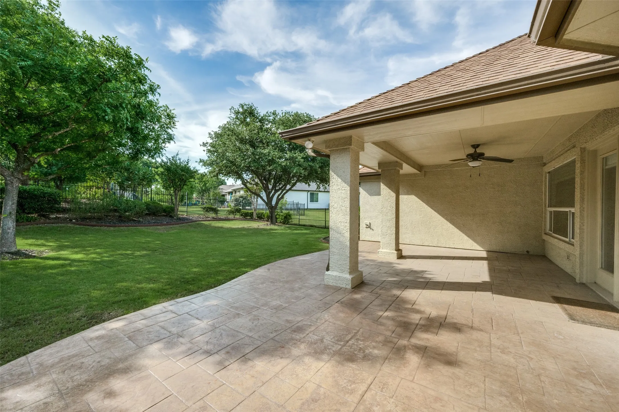Single Family Residence For Sale in Denton County , 11009 Southerland Drive, Denton, Texas 76207, 2 Bedroom, 2 Bathroom, 2 Garage spaces, 1,586 Sqft, built in 2005, mls#21261752, Real Estate Agent in Denton, Homes For Sale in Denton county, Homes For Sale in Denton, Realtor in Denton Texas, Real Estate Brokerage Independent Realty Texas, Luminita Cordes Realtor