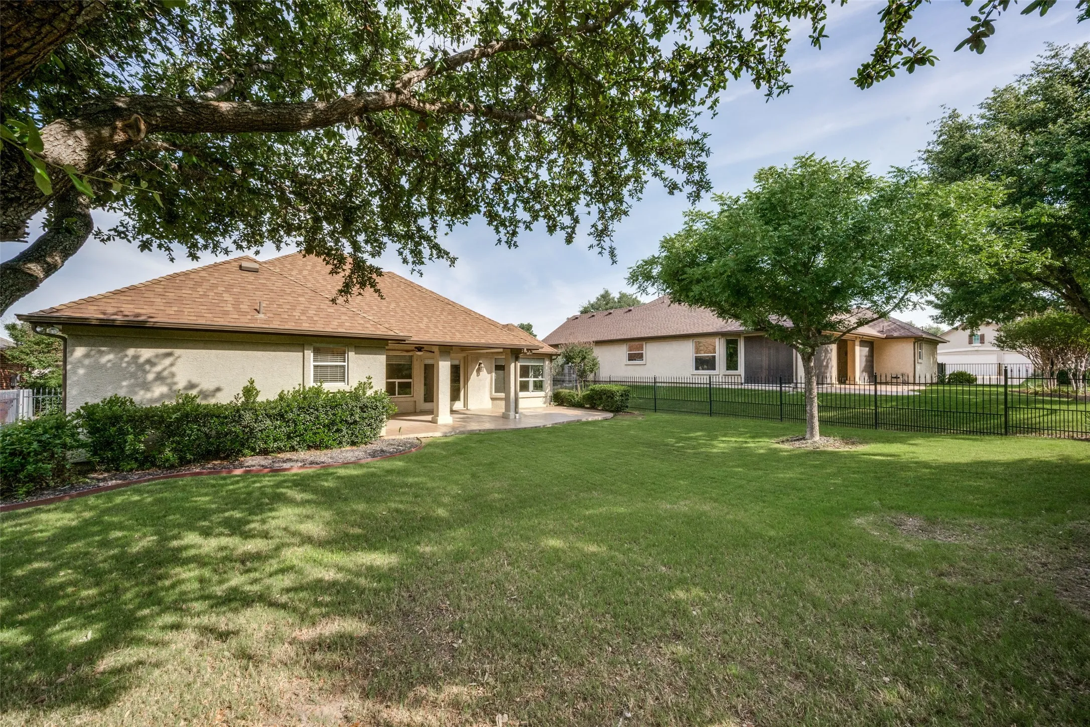 Single Family Residence For Sale in Denton County , 11009 Southerland Drive, Denton, Texas 76207, 2 Bedroom, 2 Bathroom, 2 Garage spaces, 1,586 Sqft, built in 2005, mls#21261752, Real Estate Agent in Denton, Homes For Sale in Denton county, Homes For Sale in Denton, Realtor in Denton Texas, Real Estate Brokerage Independent Realty Texas, Luminita Cordes Realtor