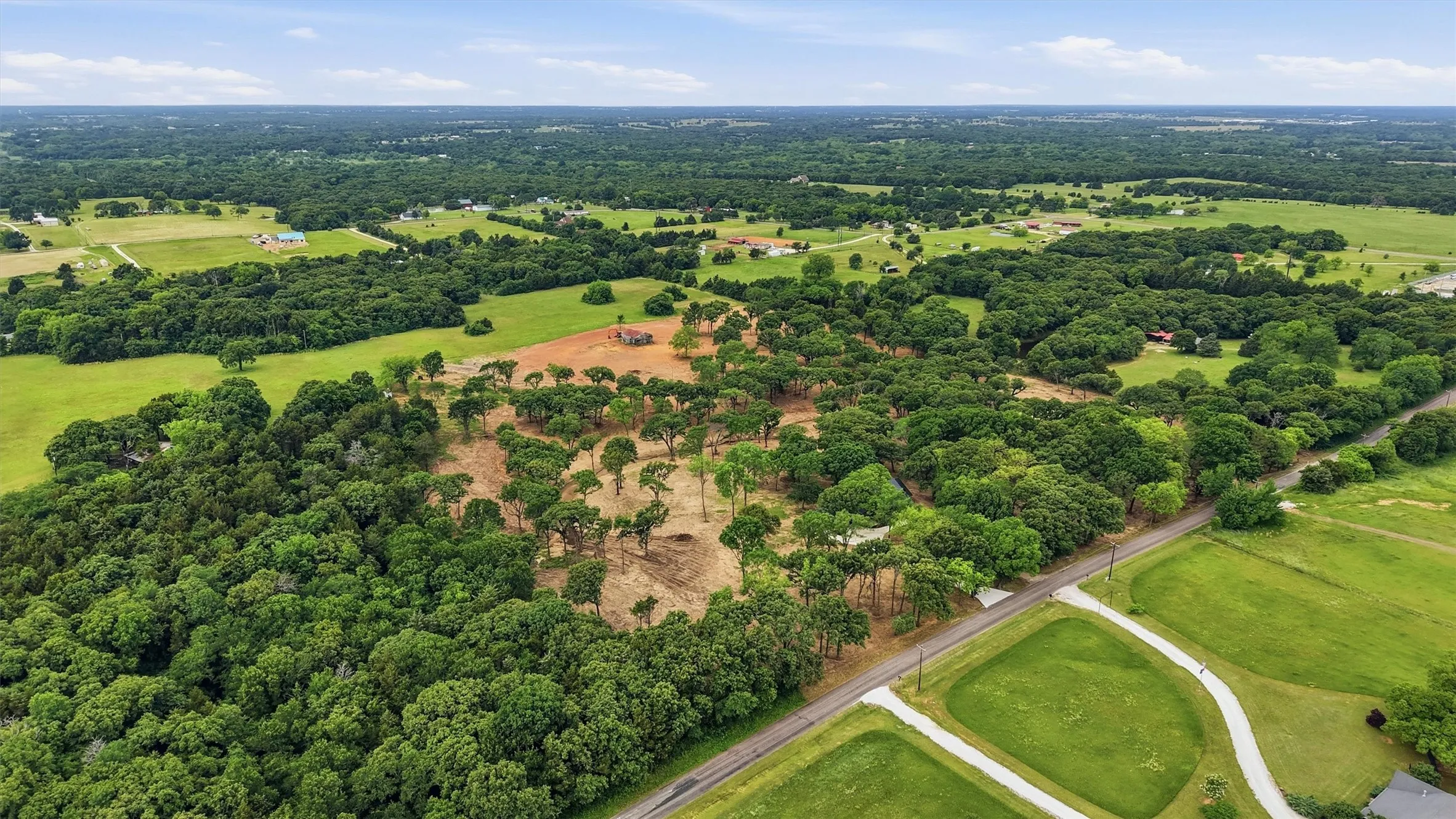 Single Family Residence For Sale in Grayson County , 410 Arkansas Rd, Sadler, Texas 76264, 5 Bedroom, 5 Bathroom, 2 Garage spaces, 3,666 Sqft, built in 1998, Preowned, mls#21262068, Real Estate Agent in Sadler, Homes For Sale in Grayson county, Homes For Sale in Sadler, Realtor in Sadler Texas, Real Estate Brokerage Independent Realty Texas, Luminita Cordes Realtor